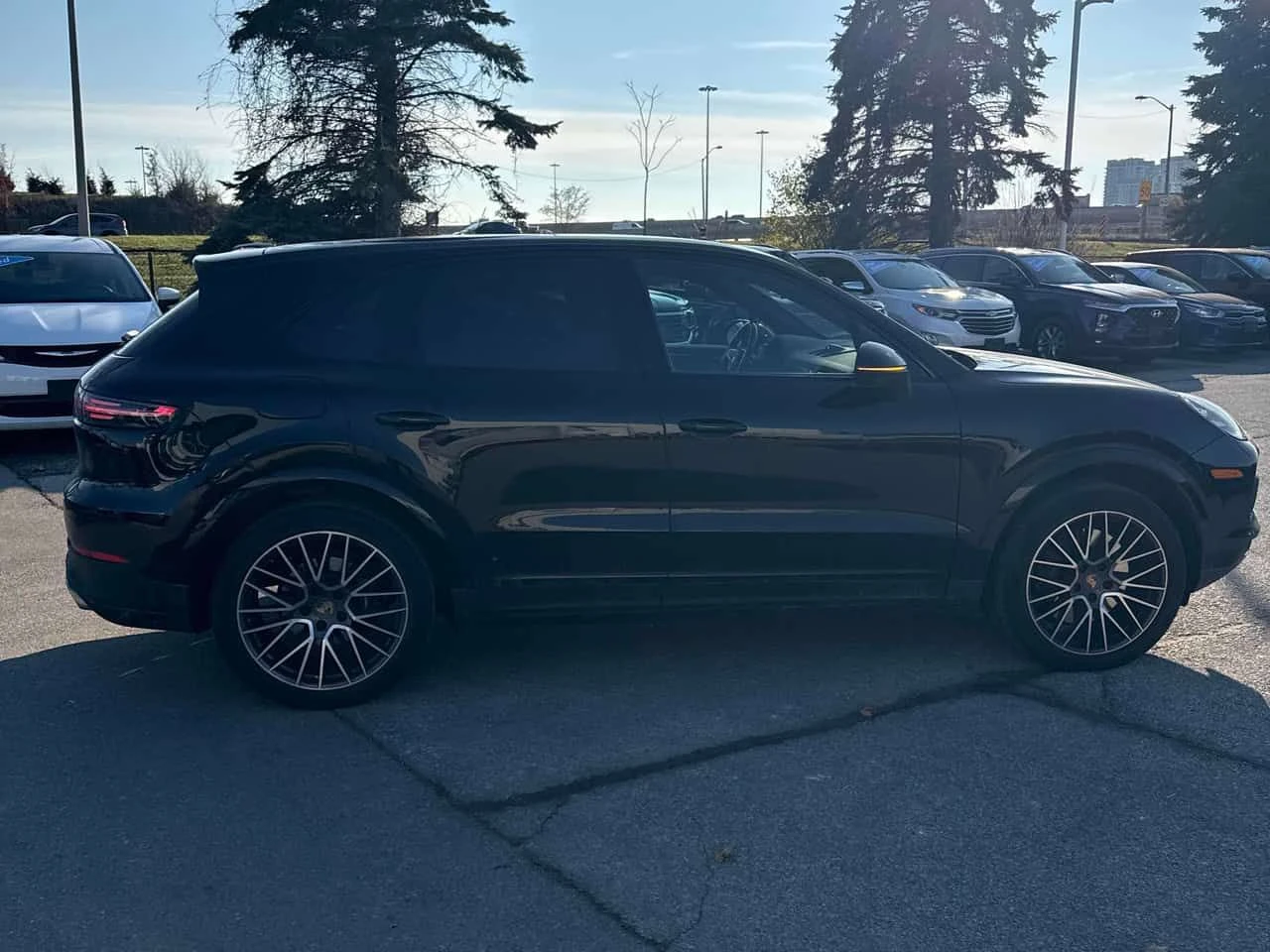 Porsche Cayenne * AWD * ПОДГРЕВ / ОБДУХВАНЕ / 360 / ПРЕДСТАВИТЕЛСТ, снимка 4 - Автомобили и джипове - 53718733