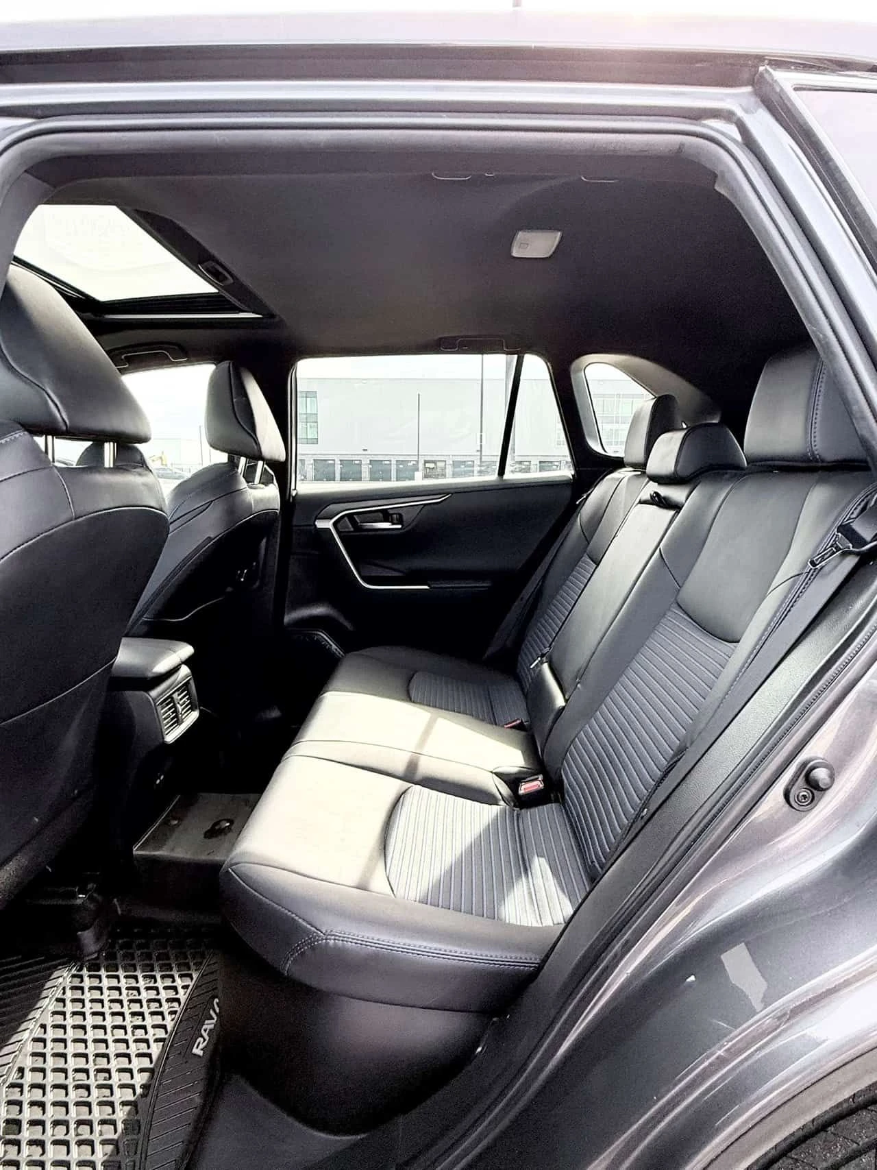 Toyota Rav4 Hybrid XSE  CARFAX, снимка 13 - Автомобили и джипове - 53836800