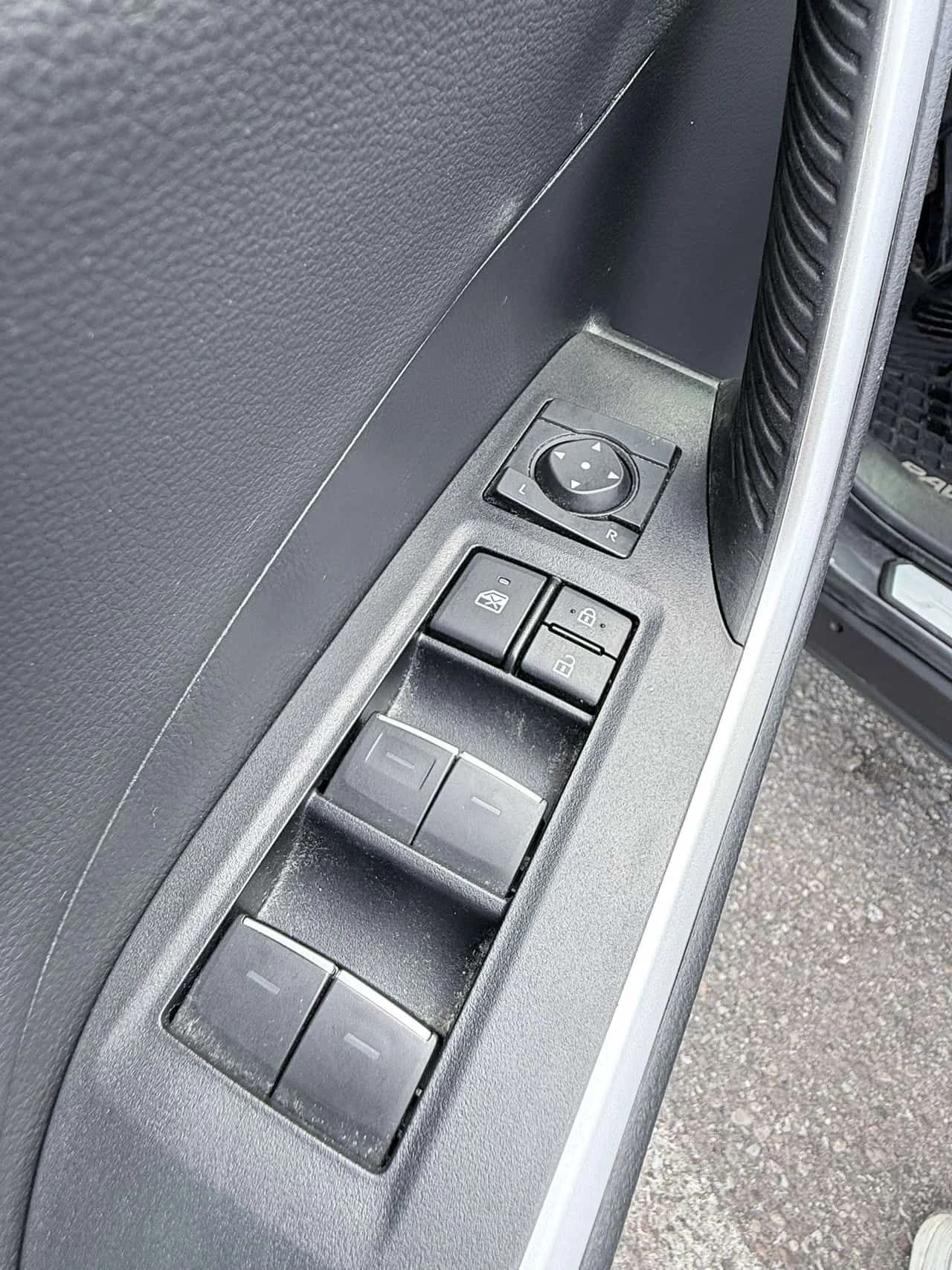 Toyota Rav4 Hybrid XSE  CARFAX, снимка 11 - Автомобили и джипове - 53836800