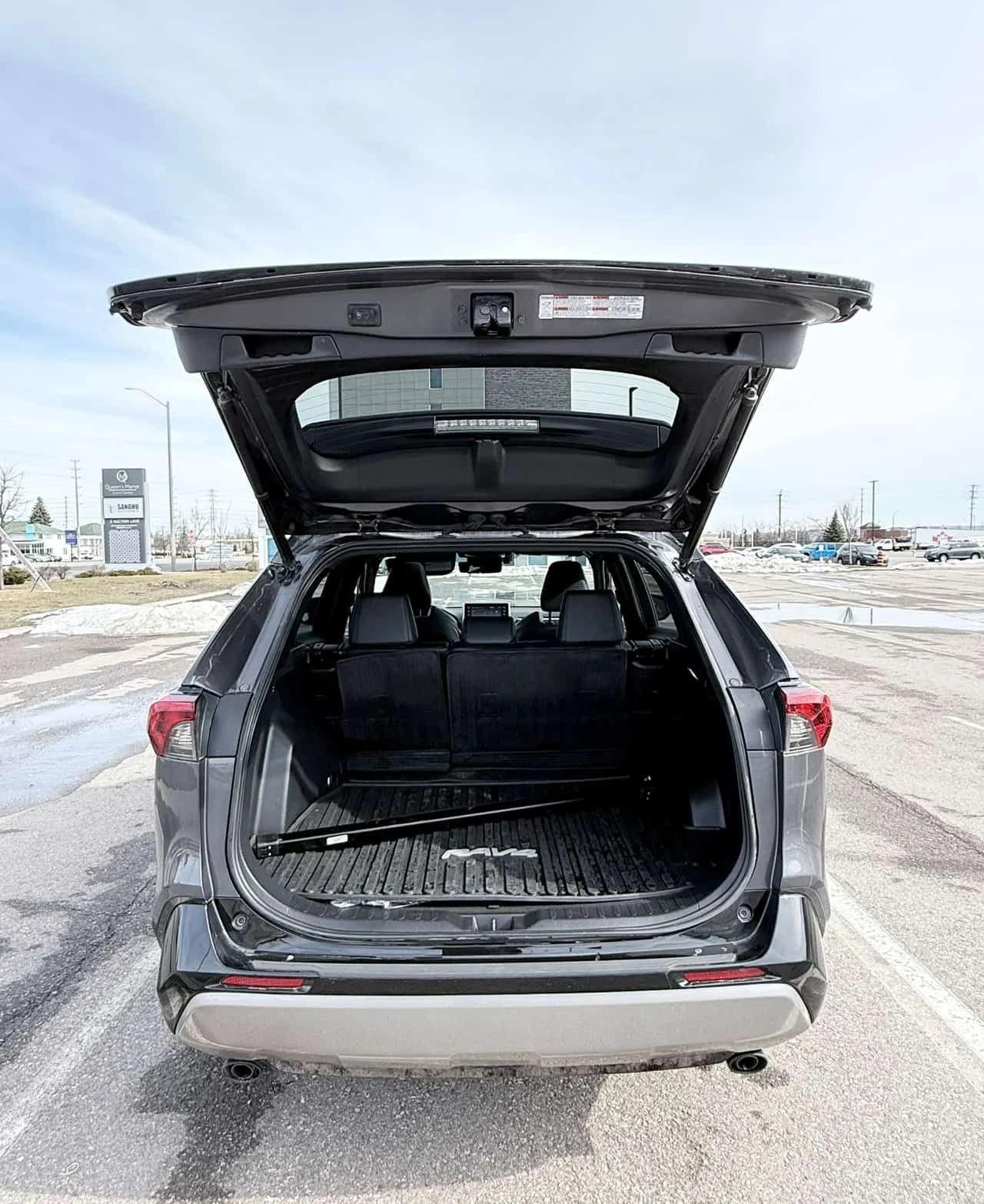 Toyota Rav4 Hybrid XSE  CARFAX, снимка 4 - Автомобили и джипове - 53836800