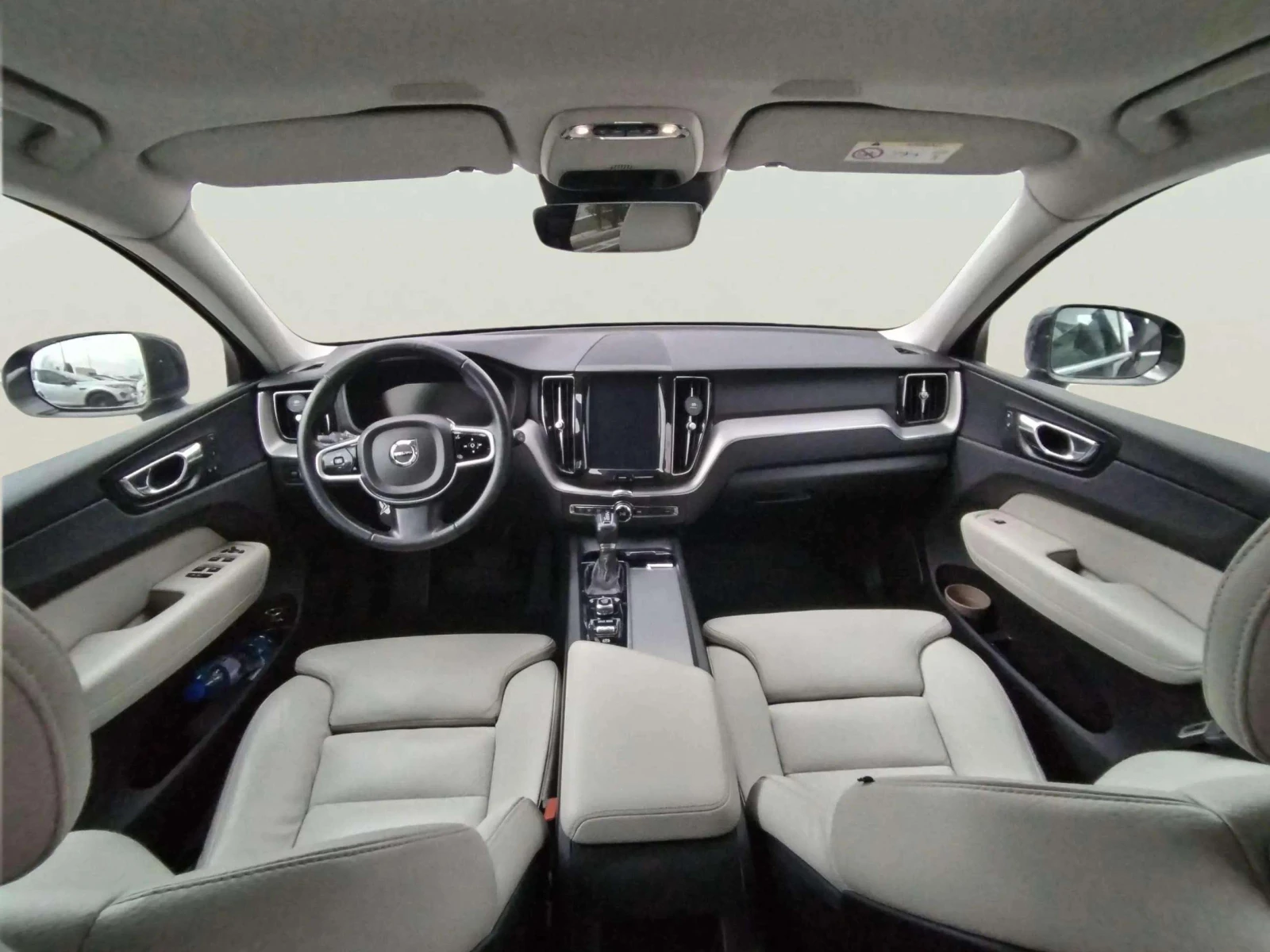 Volvo XC60 2.0 D5, снимка 11 - Автомобили и джипове - 54875401