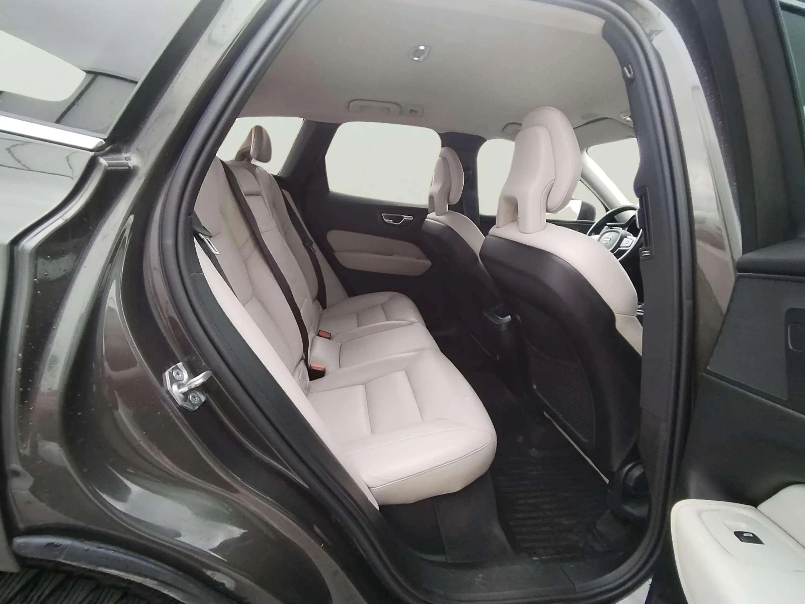 Volvo XC60 2.0 D5, снимка 10 - Автомобили и джипове - 54875401