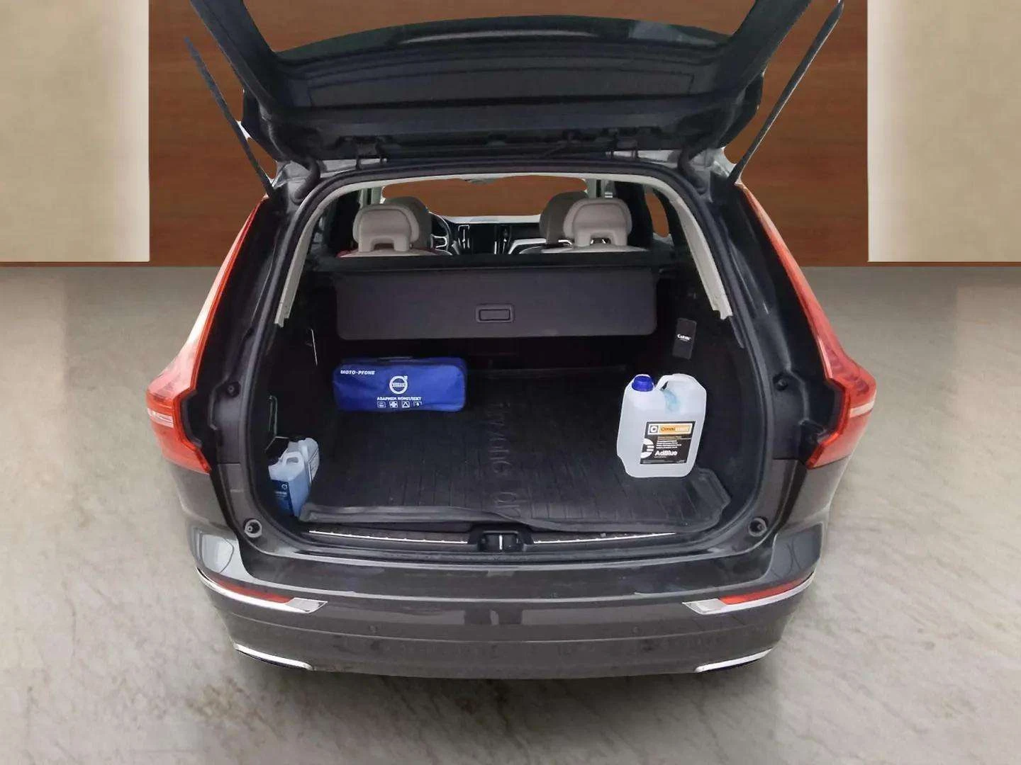 Volvo XC60 2.0 D5, снимка 12 - Автомобили и джипове - 54875401