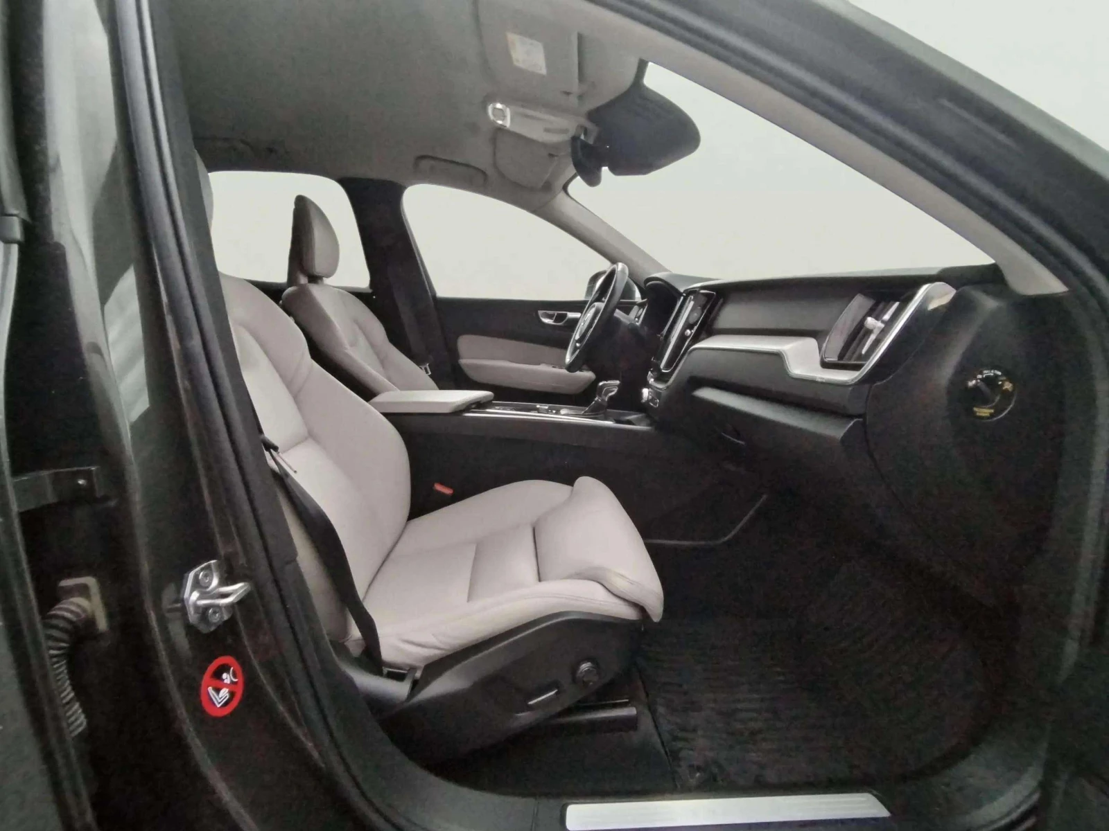 Volvo XC60 2.0 D5, снимка 9 - Автомобили и джипове - 54875401