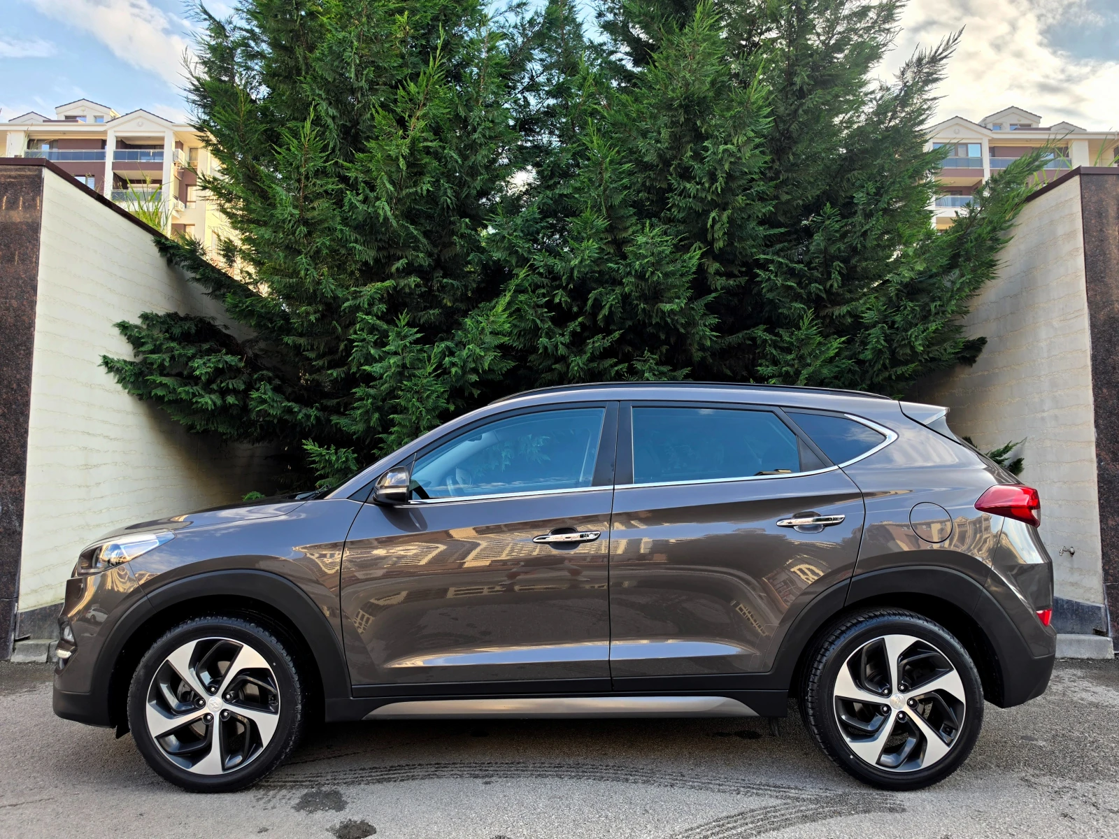 Hyundai Tucson 2.0 PREMIUM-FULL, снимка 8 - Автомобили и джипове - 54963059