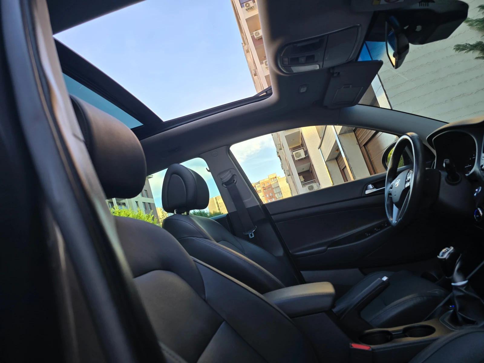 Hyundai Tucson 2.0 PREMIUM-FULL, снимка 11 - Автомобили и джипове - 54963059