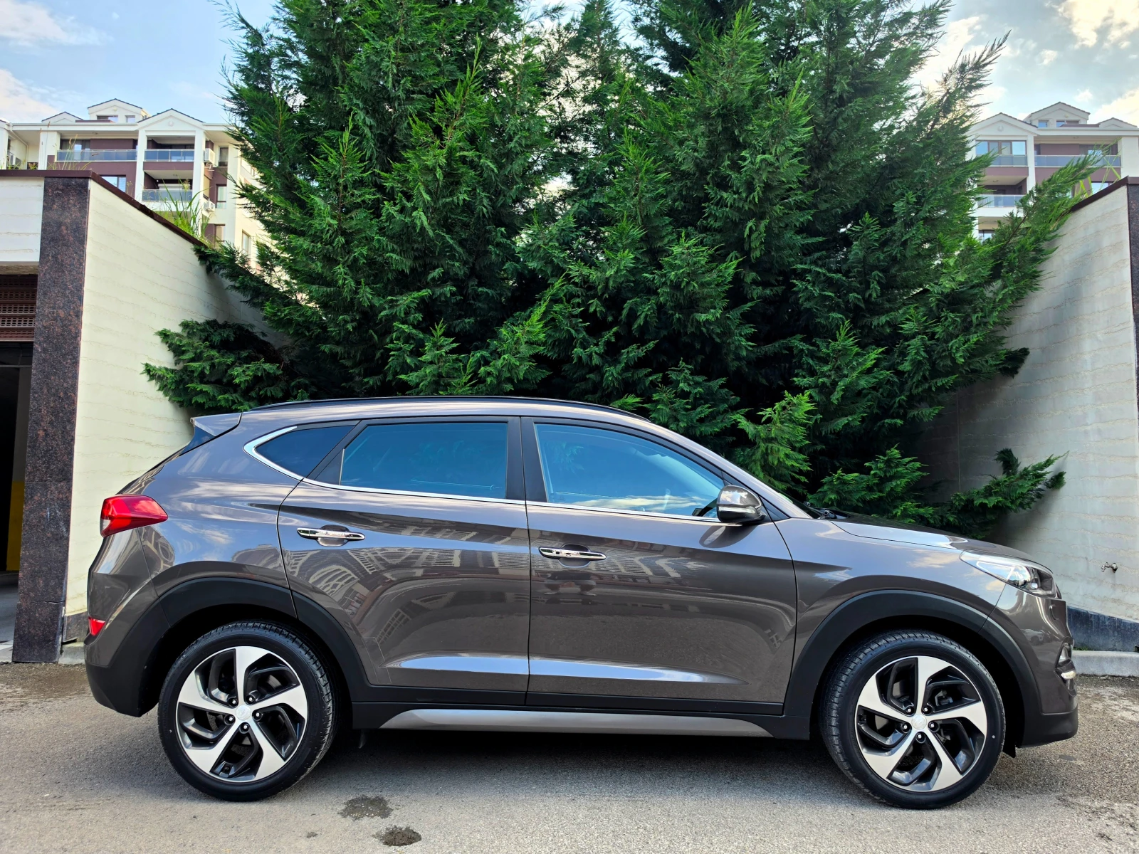 Hyundai Tucson 2.0 PREMIUM-FULL, снимка 4 - Автомобили и джипове - 54963059
