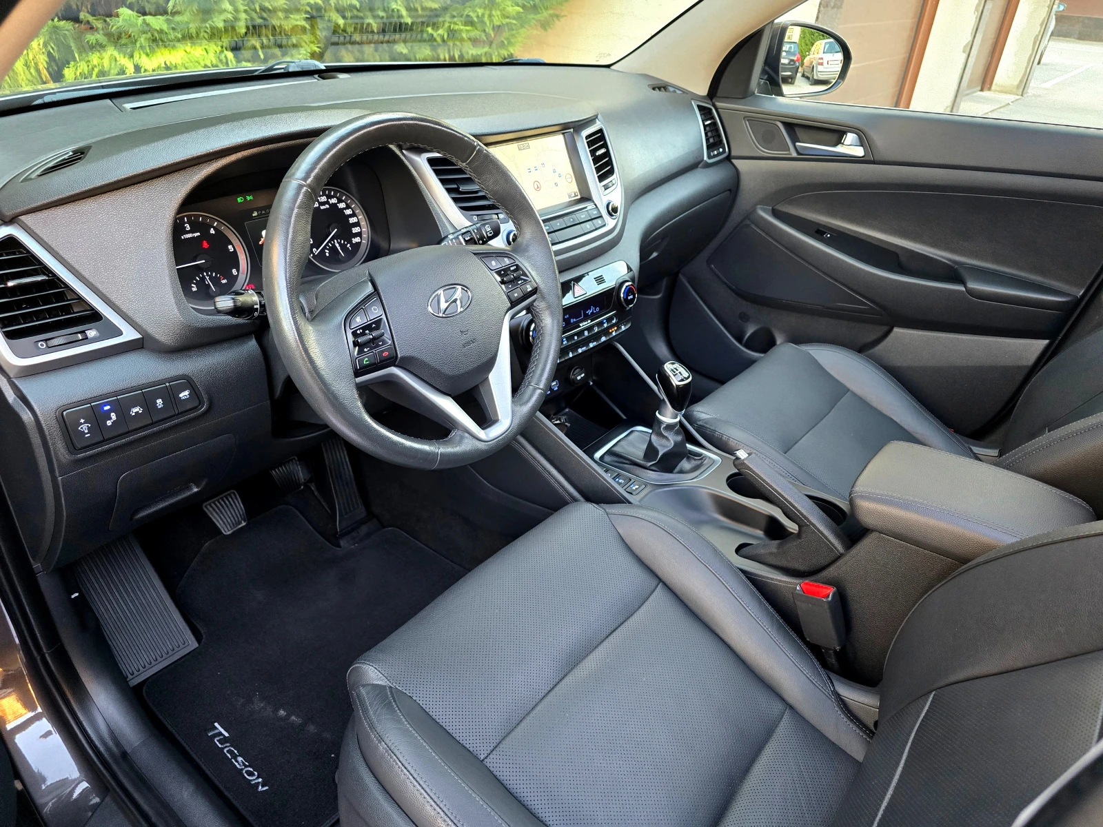 Hyundai Tucson 2.0 PREMIUM-FULL, снимка 13 - Автомобили и джипове - 54963059