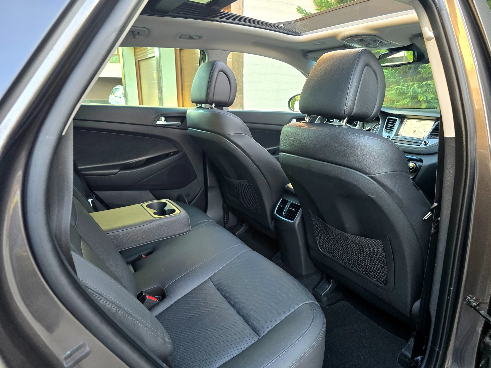 Hyundai Tucson 2.0 PREMIUM-FULL, снимка 10 - Автомобили и джипове - 54963059