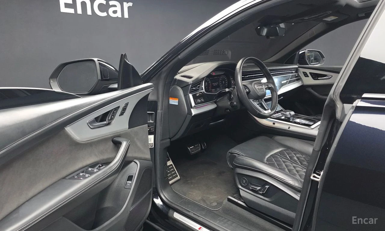 Audi Q8 55TFSI* MATRIX* S* LINE* ОБДУХВАНЕ* ХЕДЪП* LANE* A, снимка 5 - Автомобили и джипове - 55008585