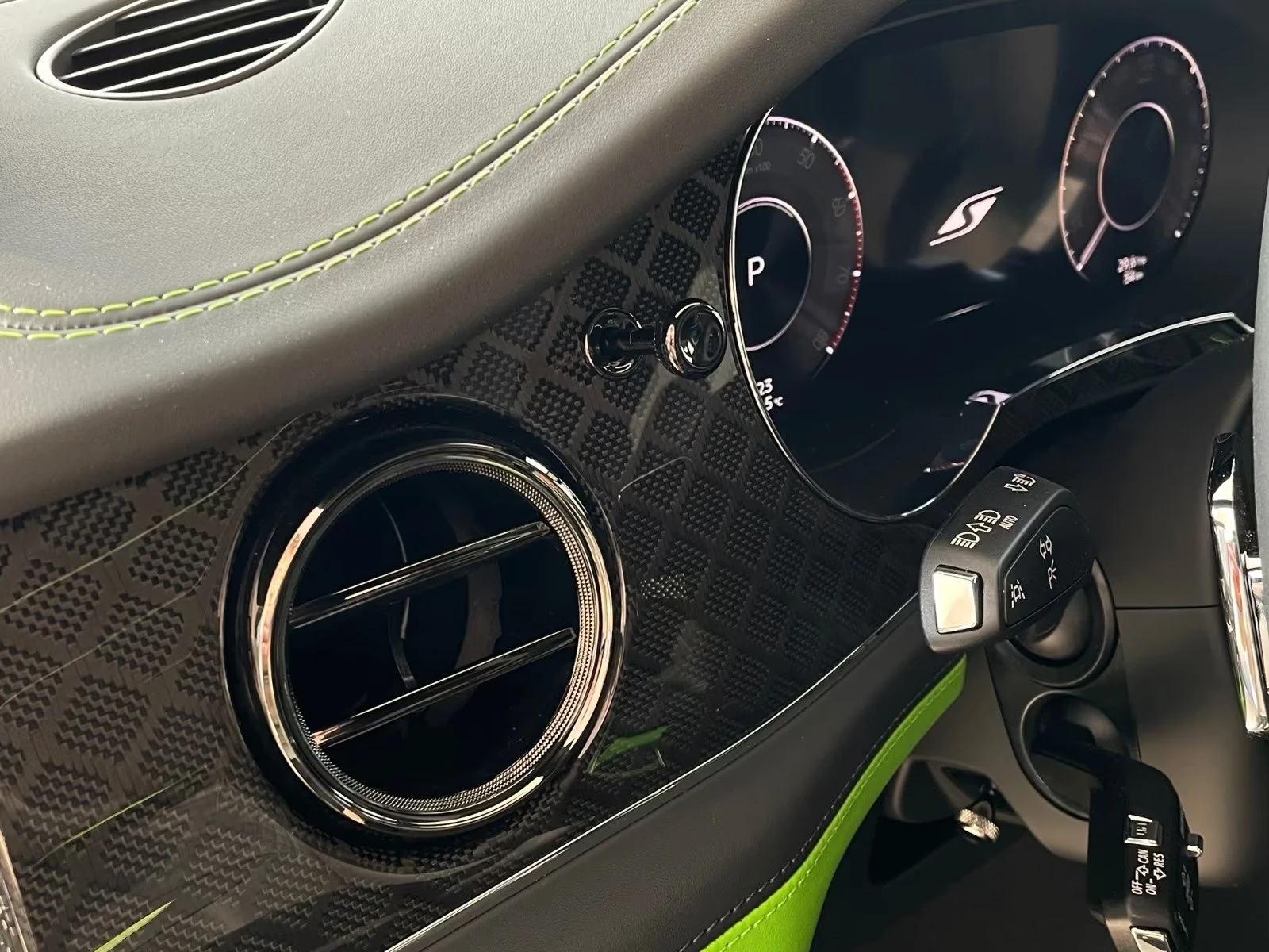 Bentley Bentayga S / V8 / BLACK EDITION / NAIM / HUD / 360 / , снимка 8 - Автомобили и джипове - 55948751