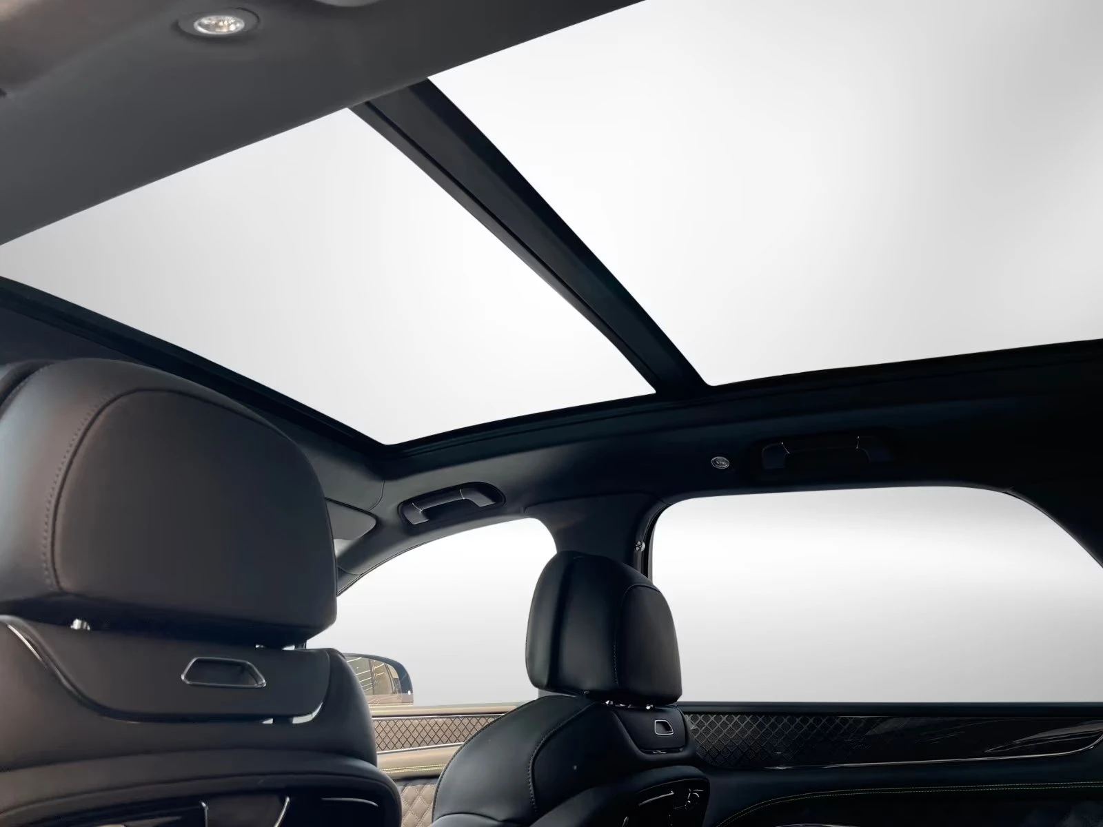 Bentley Bentayga S / V8 / BLACK EDITION / NAIM / HUD / 360 / , снимка 17 - Автомобили и джипове - 55948751