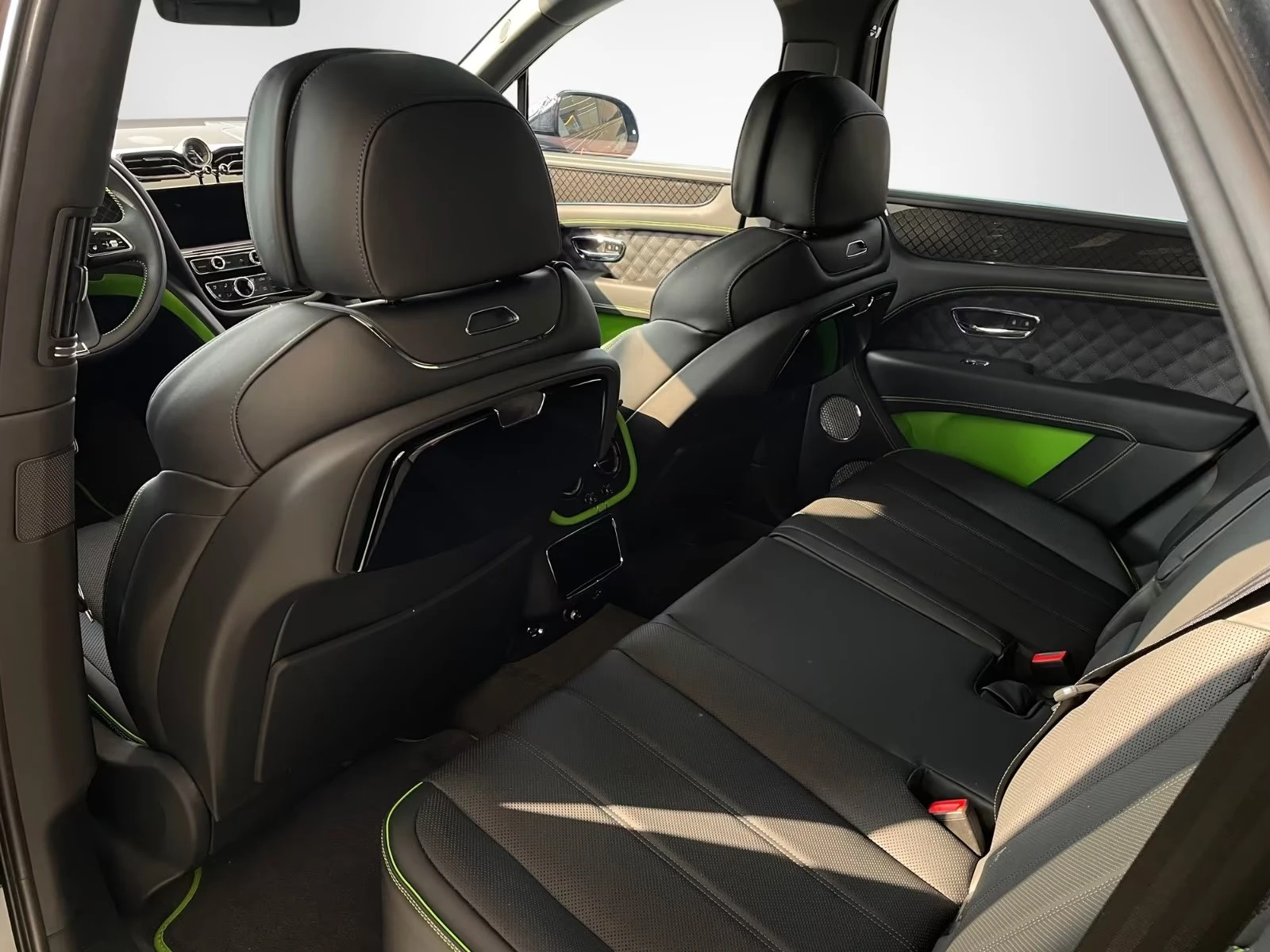 Bentley Bentayga S / V8 / BLACK EDITION / NAIM / HUD / 360 / , снимка 15 - Автомобили и джипове - 55948751