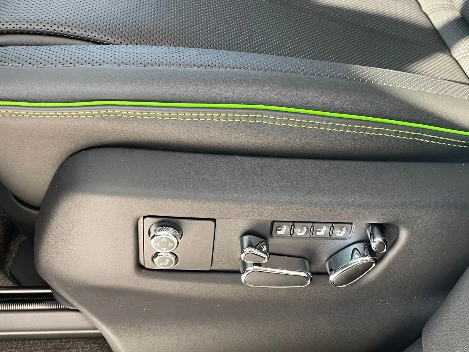 Bentley Bentayga S / V8 / BLACK EDITION / NAIM / HUD / 360 / , снимка 9 - Автомобили и джипове - 55948751