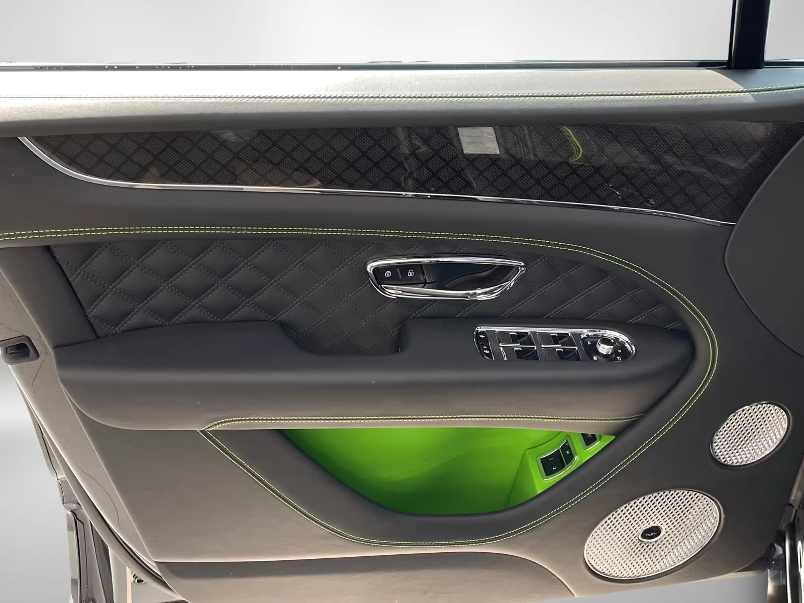 Bentley Bentayga S / V8 / BLACK EDITION / NAIM / HUD / 360 / , снимка 6 - Автомобили и джипове - 55948751