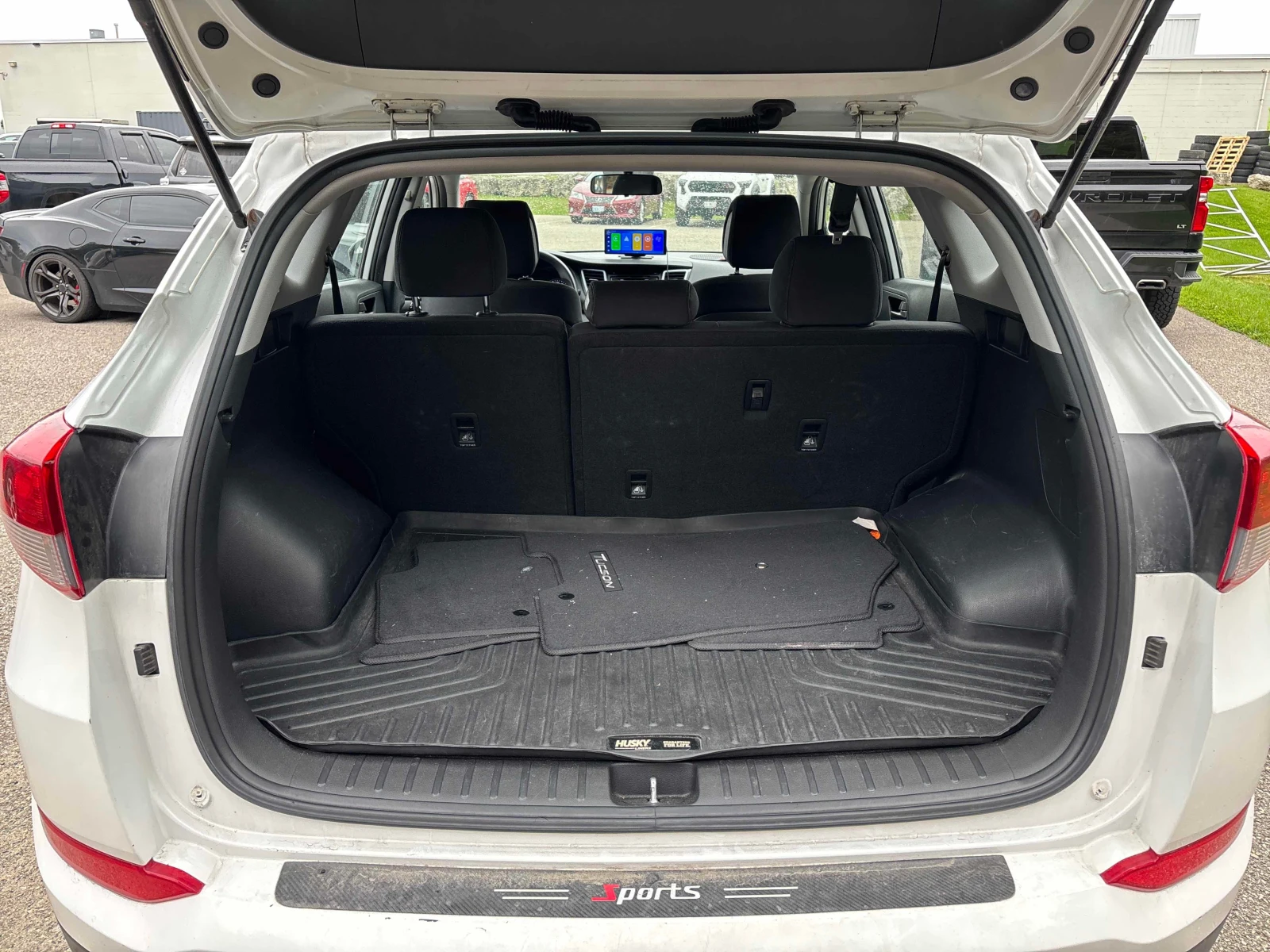 Hyundai Tucson * 2.0L FWD * АВТОКРЕДИТ * ГЛАВНО ПРЕДСТАВИТЕЛСТВО , снимка 11 - Автомобили и джипове - 56097553