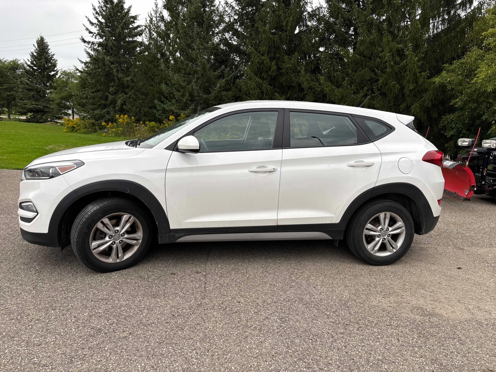 Hyundai Tucson * 2.0L FWD * АВТОКРЕДИТ * ГЛАВНО ПРЕДСТАВИТЕЛСТВО , снимка 3 - Автомобили и джипове - 56097553