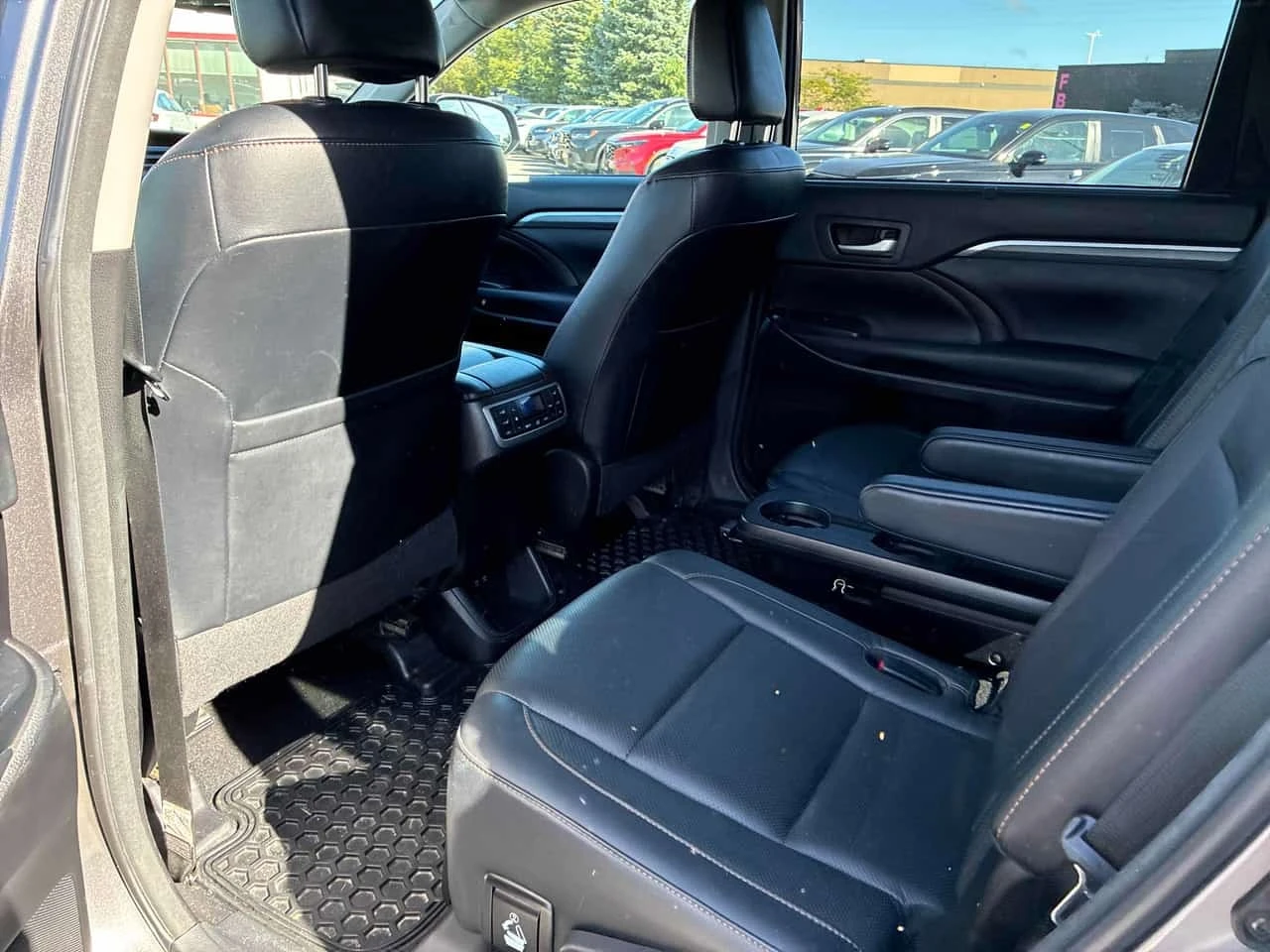 Toyota Highlander Hybrid Limited | CARFAX | БЕЗ ИНЦИДЕНТИ , снимка 11 - Автомобили и джипове - 56192267