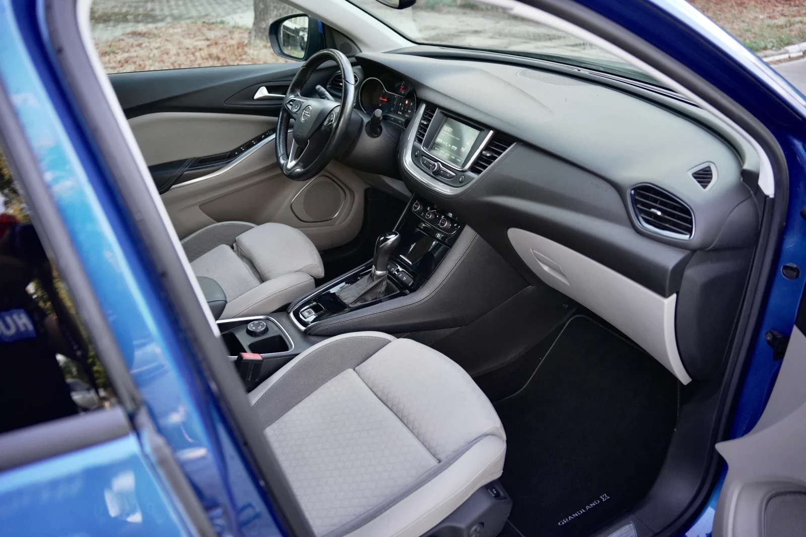 Opel Crossland X Automatic* LED* NAVI* Подгрев* Ел.Багажник* Камери, снимка 10 - Автомобили и джипове - 56303579