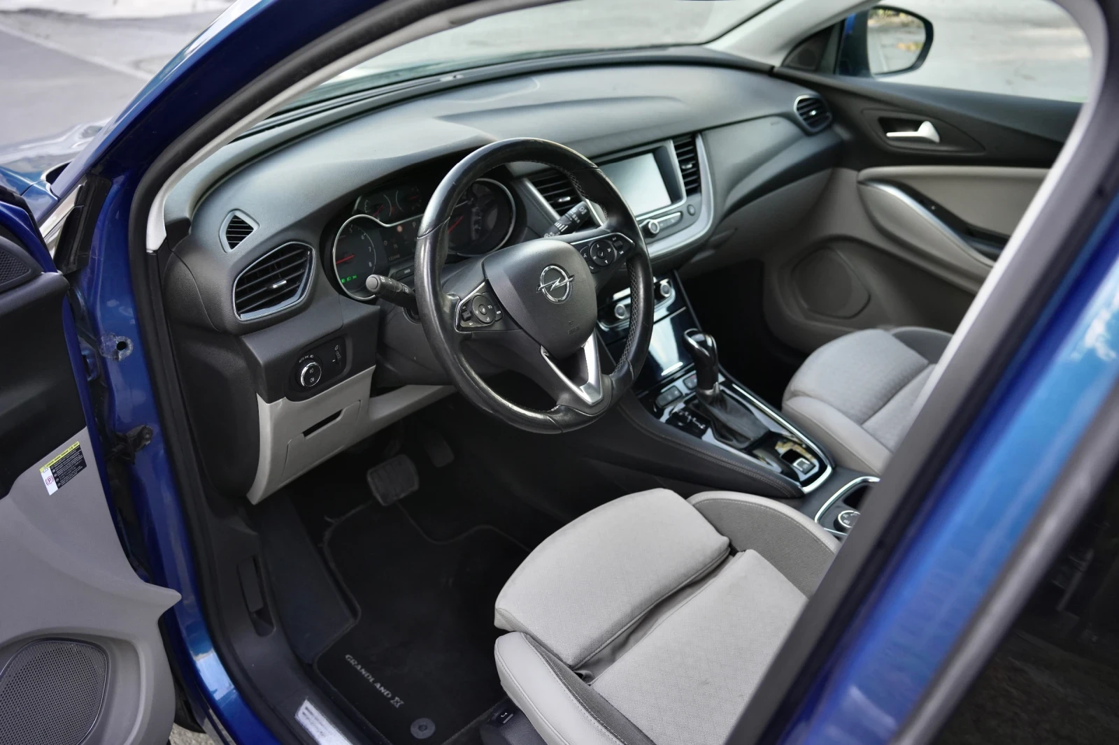 Opel Crossland X Automatic* LED* NAVI* Подгрев* Ел.Багажник* Камери, снимка 9 - Автомобили и джипове - 56303579