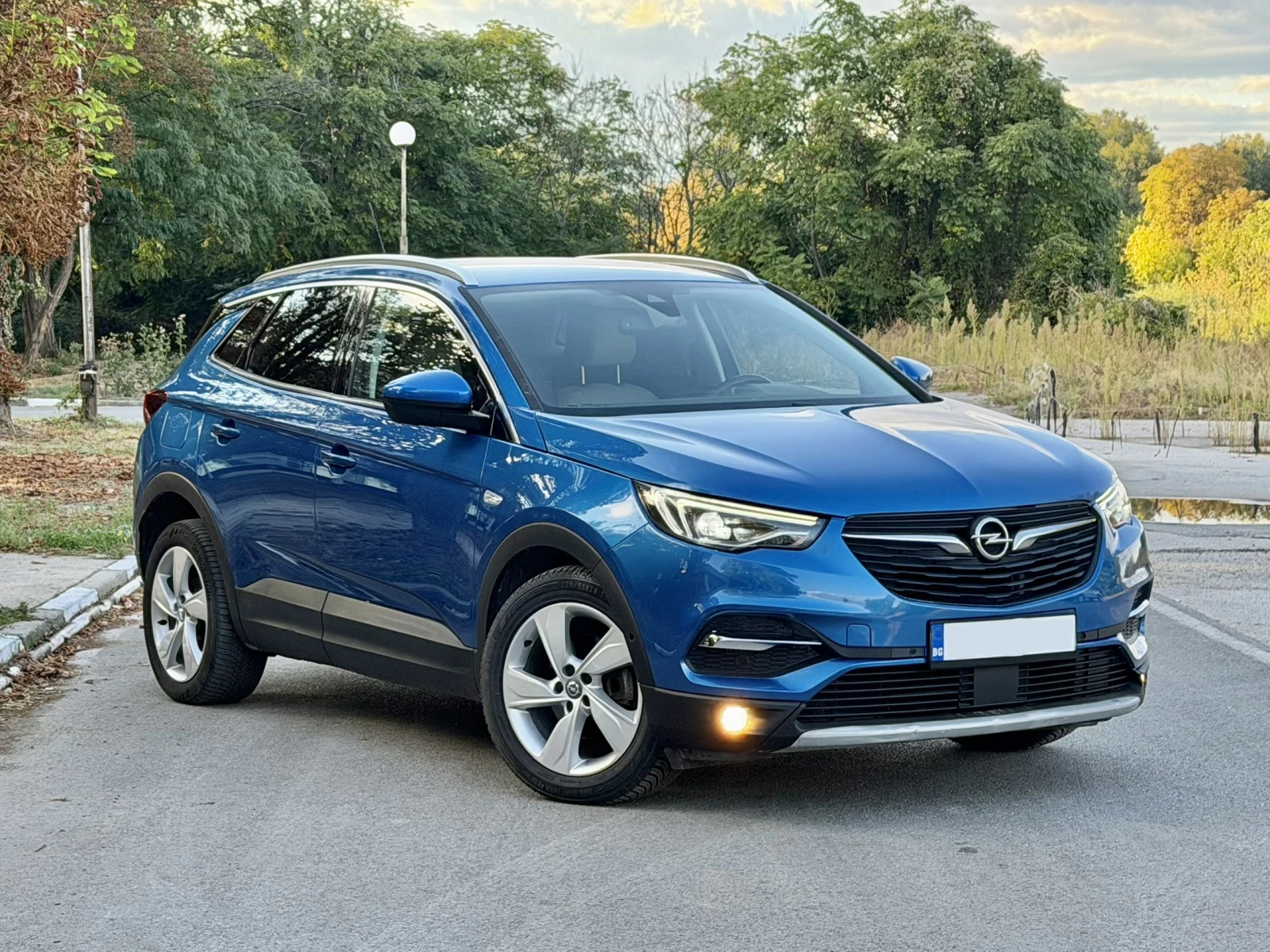 Opel Crossland X Automatic* LED* NAVI* Подгрев* Ел.Багажник* Камери, снимка 3 - Автомобили и джипове - 56303579