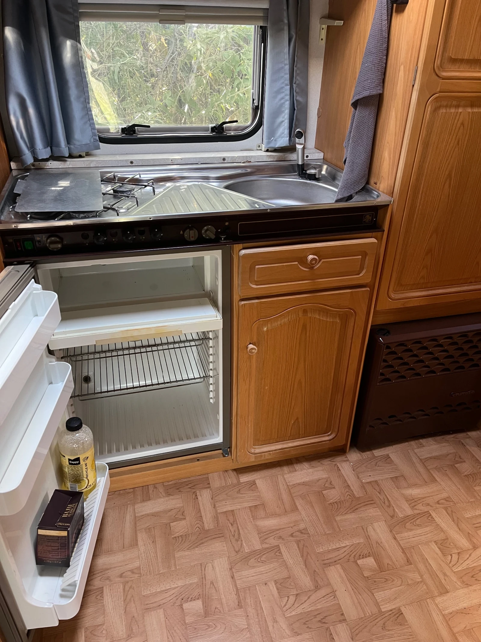 Каравана Knaus, снимка 8 - Каравани и кемпери - 55307655