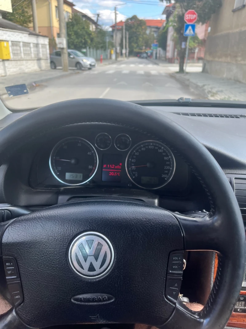 VW Passat 1.9 TDI, снимка 5 - Автомобили и джипове - 47559778