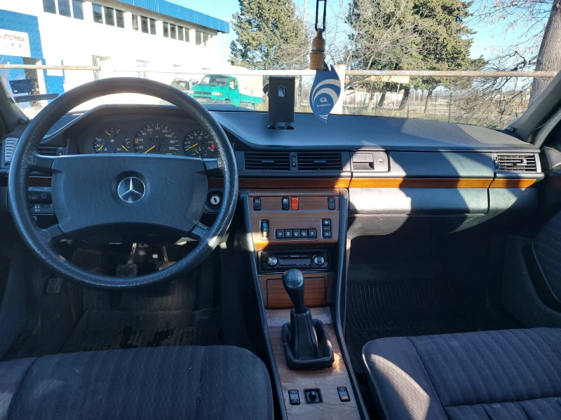 Mercedes-Benz E 200, снимка 7 - Автомобили и джипове - 48392861