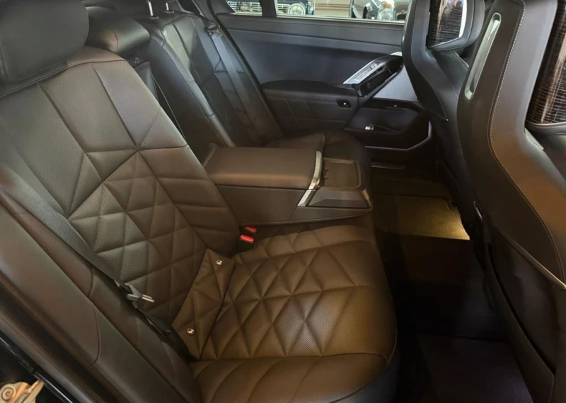 BMW 740 d xDrive M-Sport, снимка 8 - Автомобили и джипове - 52571797