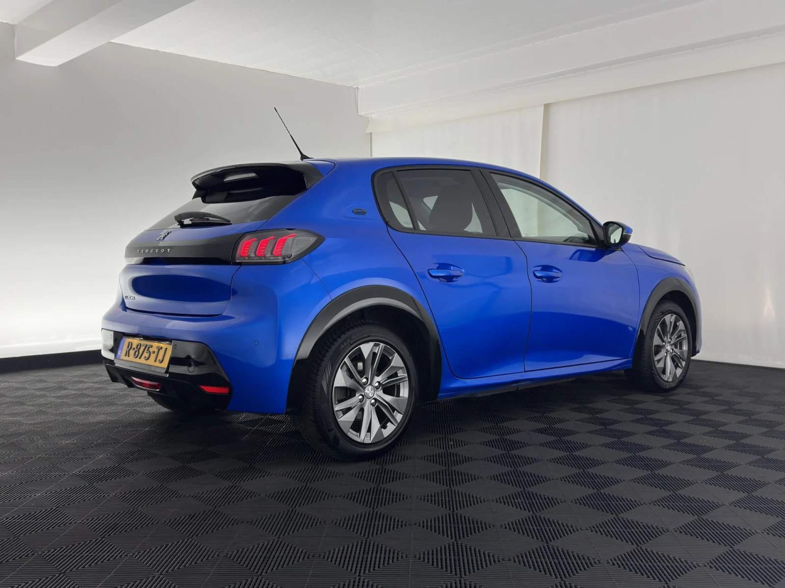 Peugeot 208 Allure, снимка 2 - Автомобили и джипове - 54133590