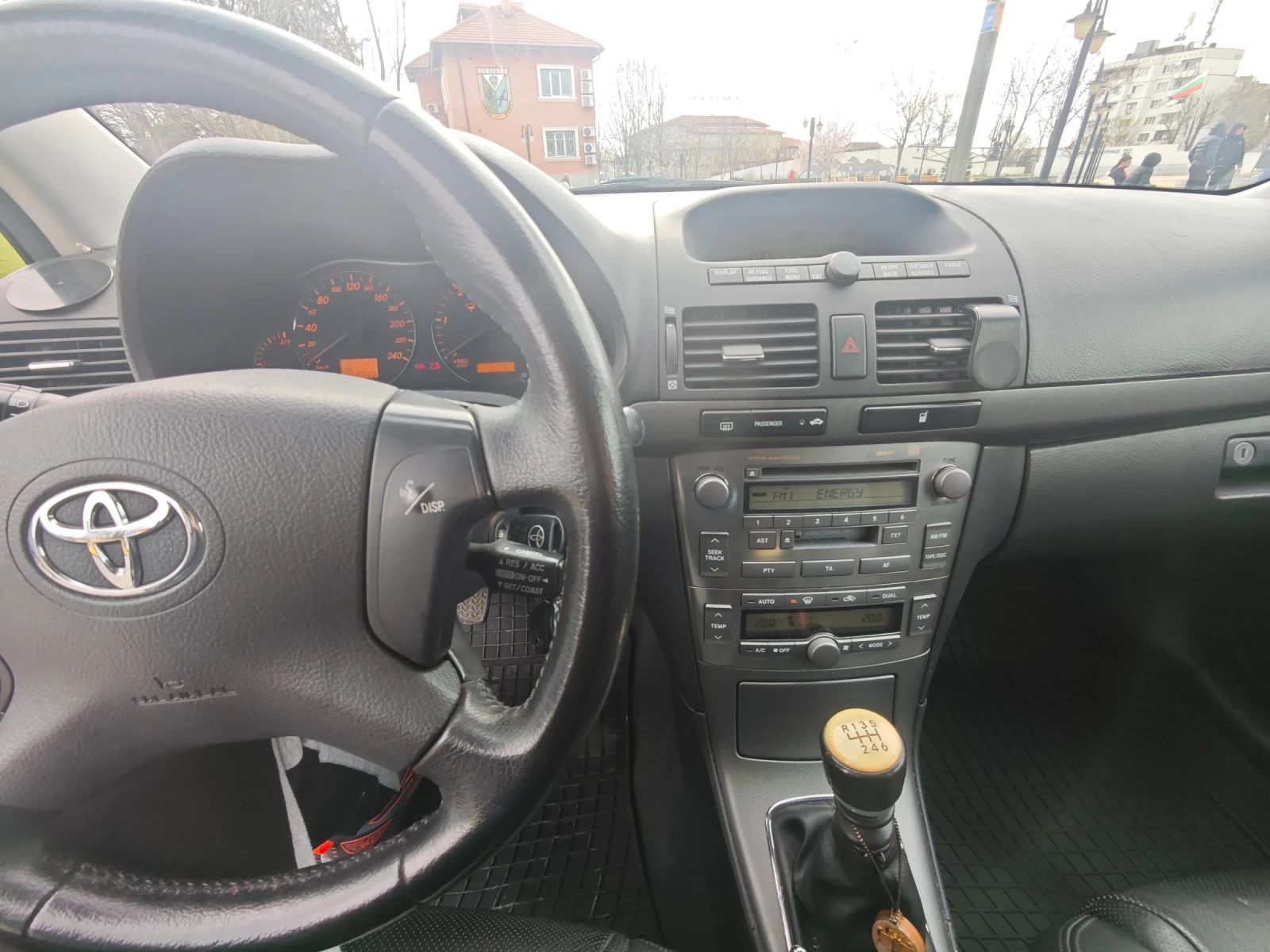 Toyota Avensis 2.2 D4D, снимка 8 - Автомобили и джипове - 54182378