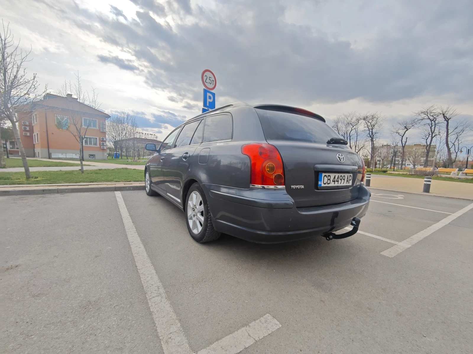 Toyota Avensis 2.2 D4D, снимка 6 - Автомобили и джипове - 54182378