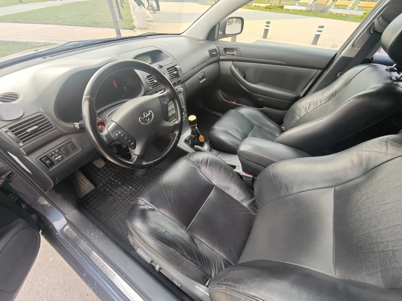 Toyota Avensis 2.2 D4D, снимка 10 - Автомобили и джипове - 54182378