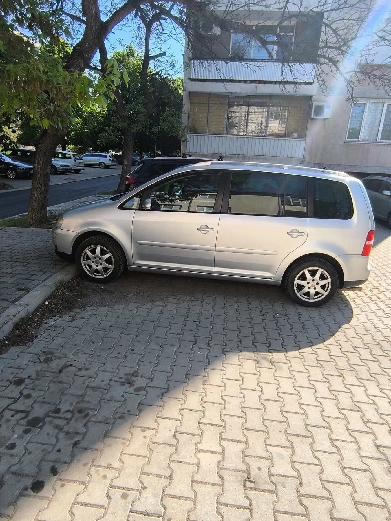 VW Touran, снимка 7 - Автомобили и джипове - 54358288