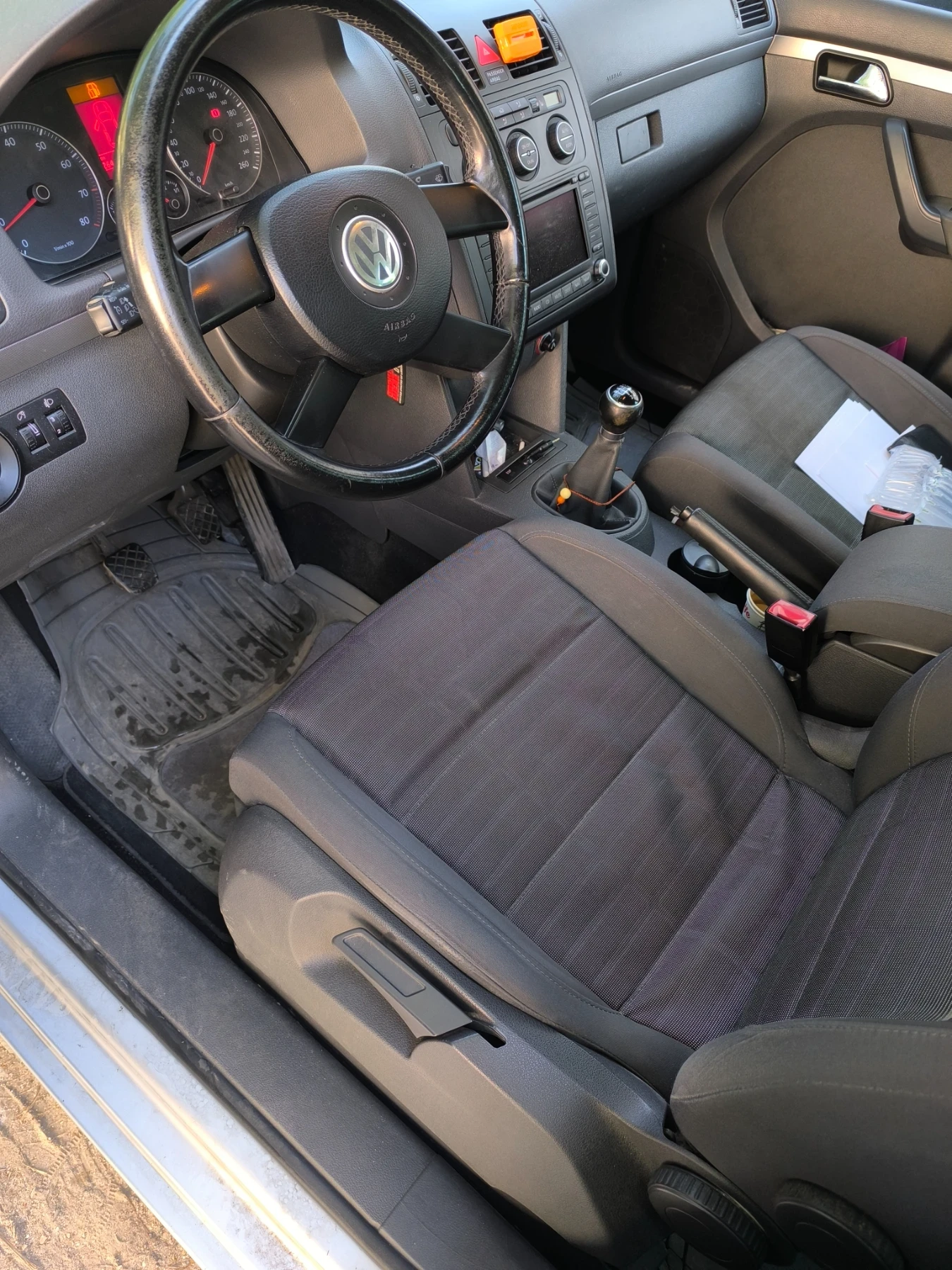 VW Touran, снимка 6 - Автомобили и джипове - 54358288