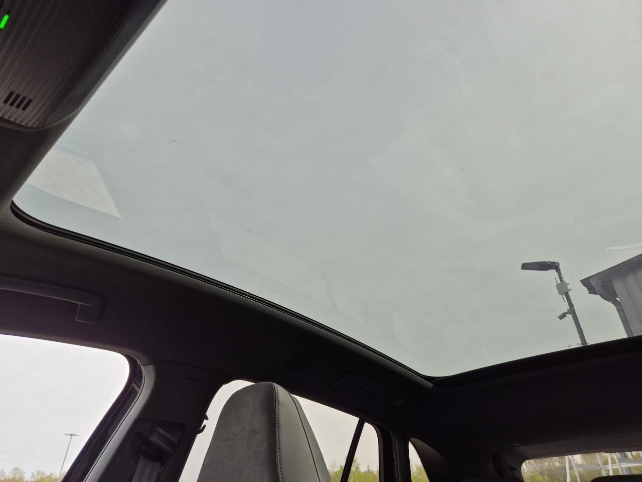 VW ID.4 PRO/FACELIFT/MATRIX/PANO/HUD/360CAM/МАСАЖ, снимка 14 - Автомобили и джипове - 54428524