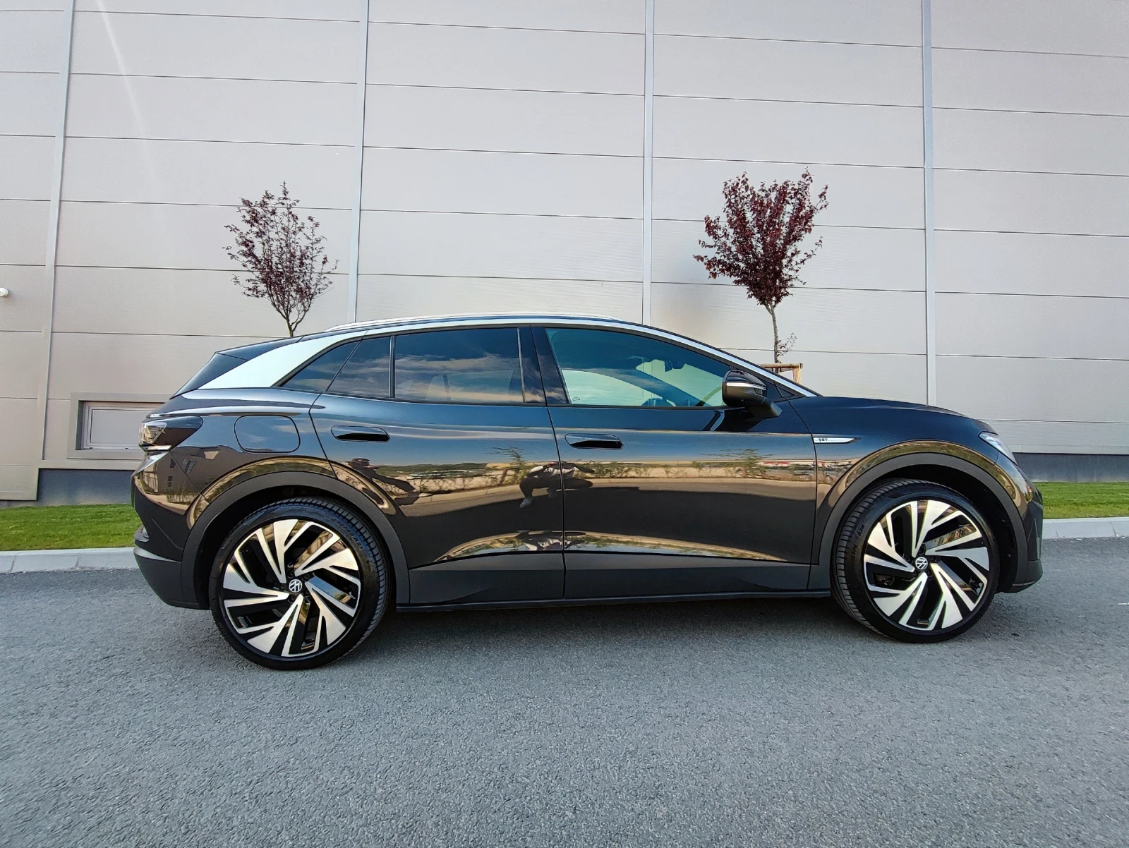 VW ID.4 PRO 150KW/IQ LIGHTS/PANO/HUD/360CAM/MEMO/82KW/FULL, снимка 2 - Автомобили и джипове - 54428524