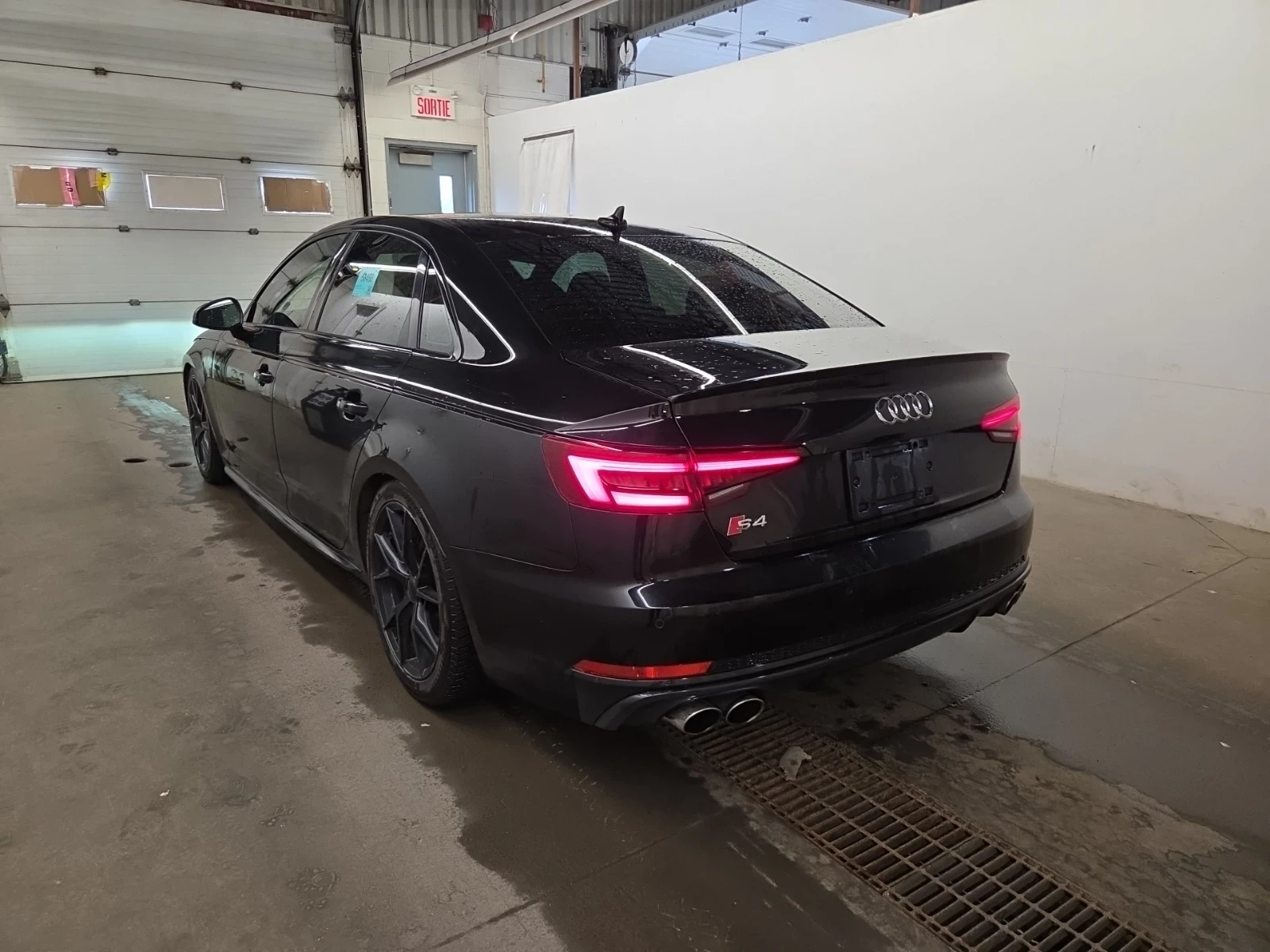 Audi S4 3.0Т * PROGRESSIV * ЧЕРВЕНА КОЖА * CARFAX * , снимка 5 - Автомобили и джипове - 55025858