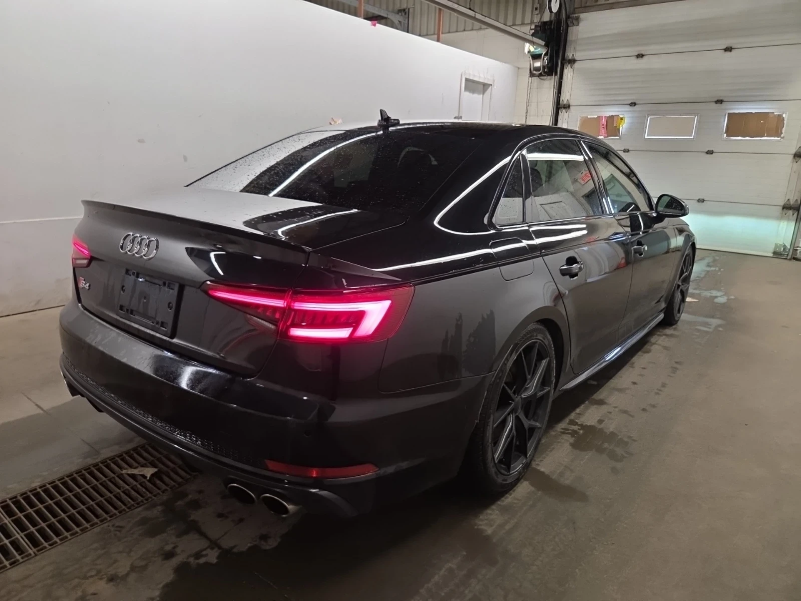 Audi S4 3.0Т * PROGRESSIV * ЧЕРВЕНА КОЖА * CARFAX * , снимка 3 - Автомобили и джипове - 55025858