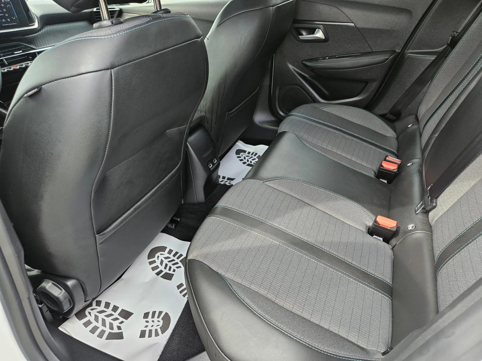 Peugeot 208 EURO 6B, снимка 9 - Автомобили и джипове - 55121883