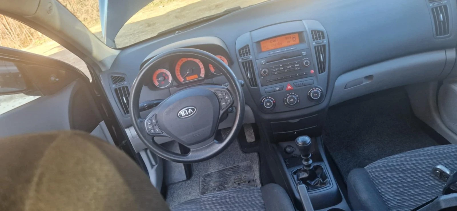 Kia Ceed 1.6 crdi, снимка 2 - Автомобили и джипове - 55212292