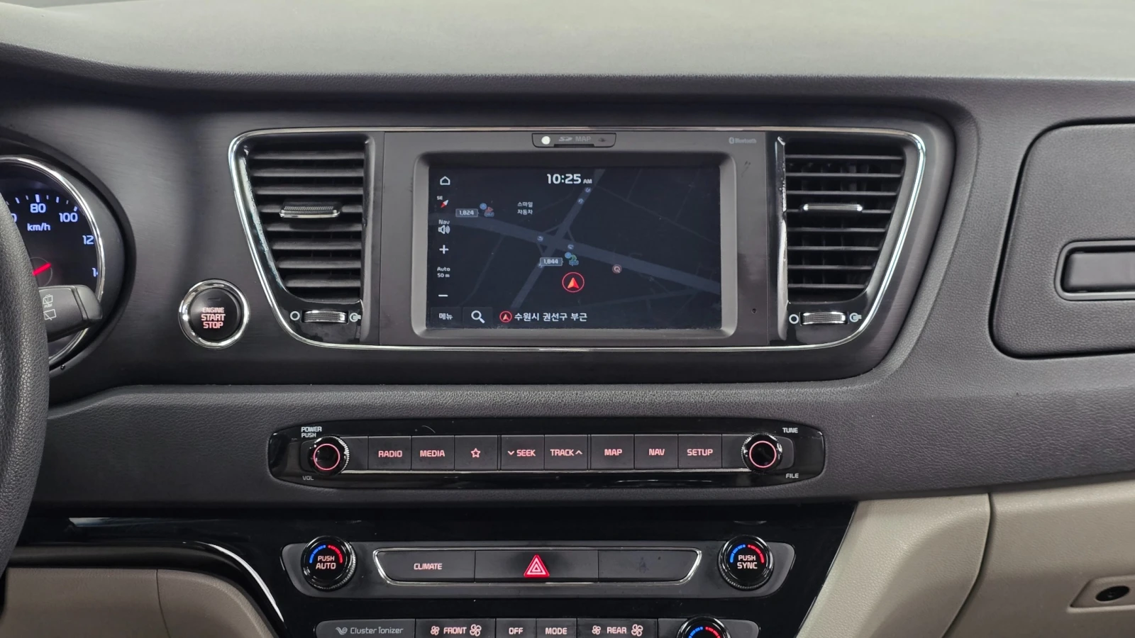 Kia Carnival Deluxe 2.2L* ПОДГРЕВ СЕДАЛКИ * hellascars.bg * , снимка 10 - Автомобили и джипове - 55559137