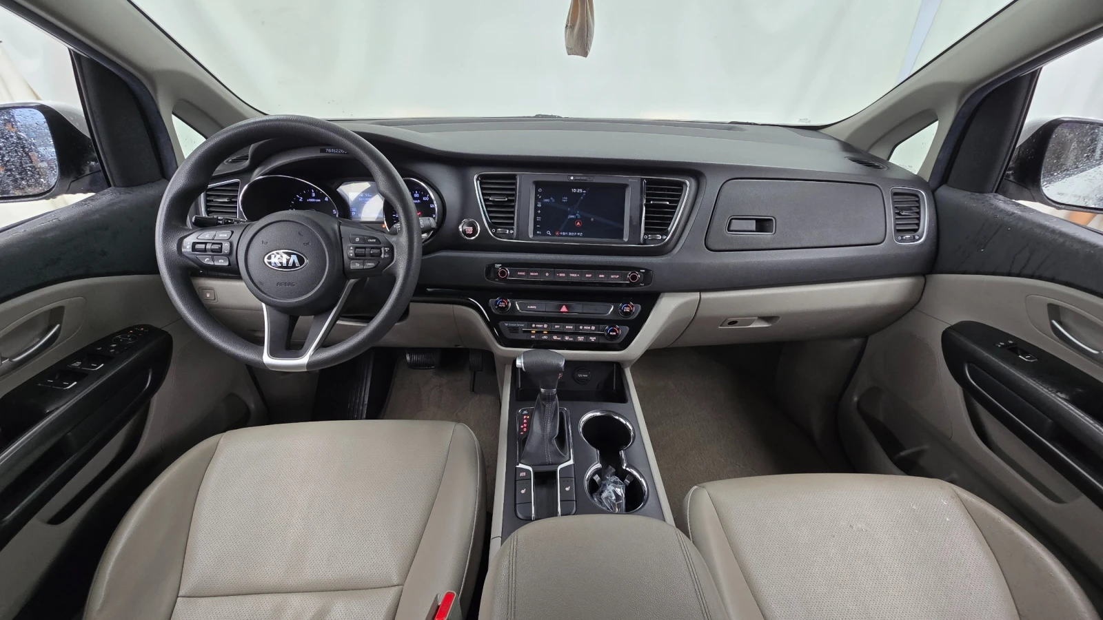Kia Carnival Deluxe 2.2L* ПОДГРЕВ СЕДАЛКИ * hellascars.bg * , снимка 7 - Автомобили и джипове - 55559137