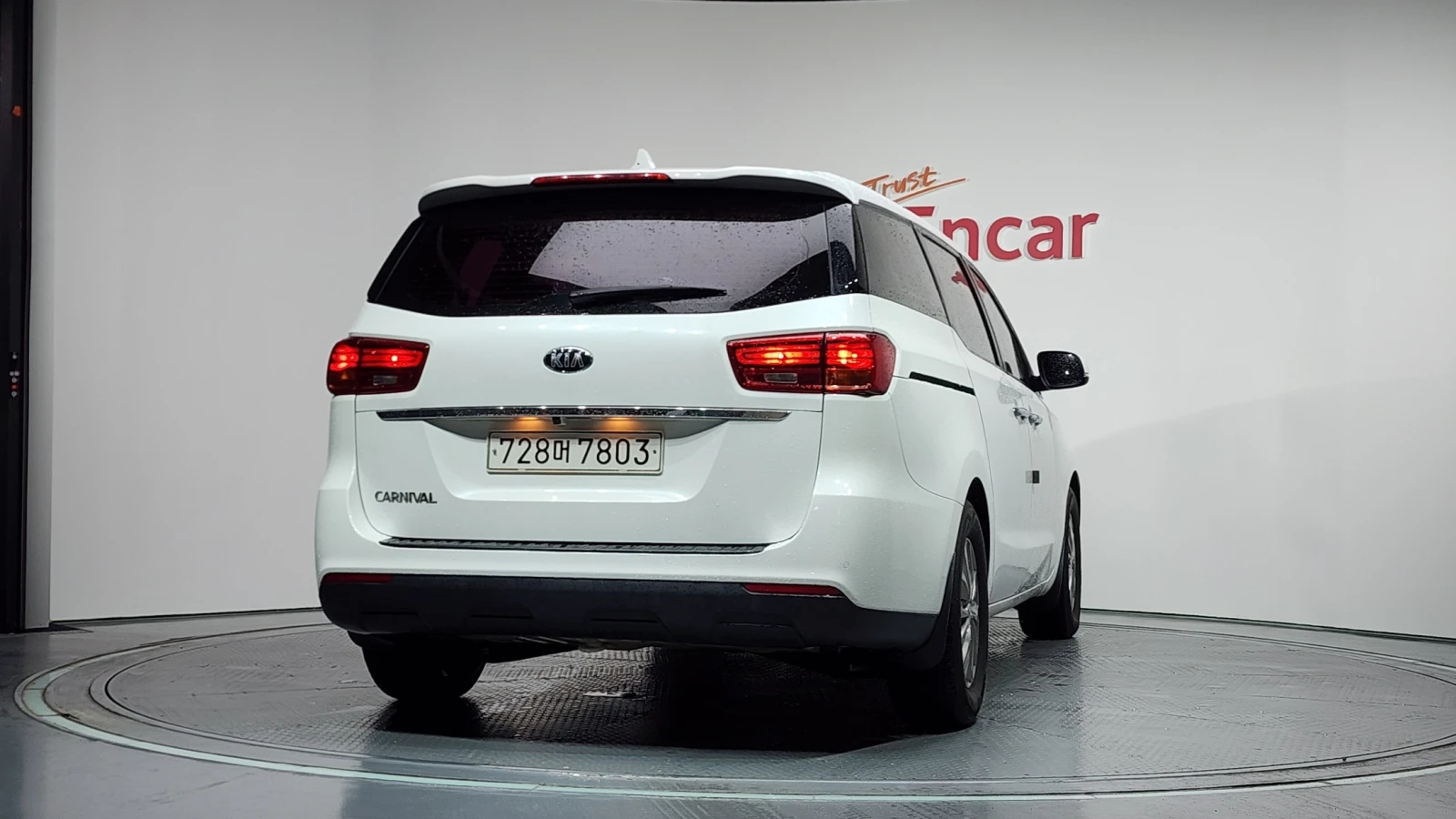 Kia Carnival Deluxe 2.2L* ПОДГРЕВ СЕДАЛКИ * hellascars.bg * , снимка 4 - Автомобили и джипове - 55559137