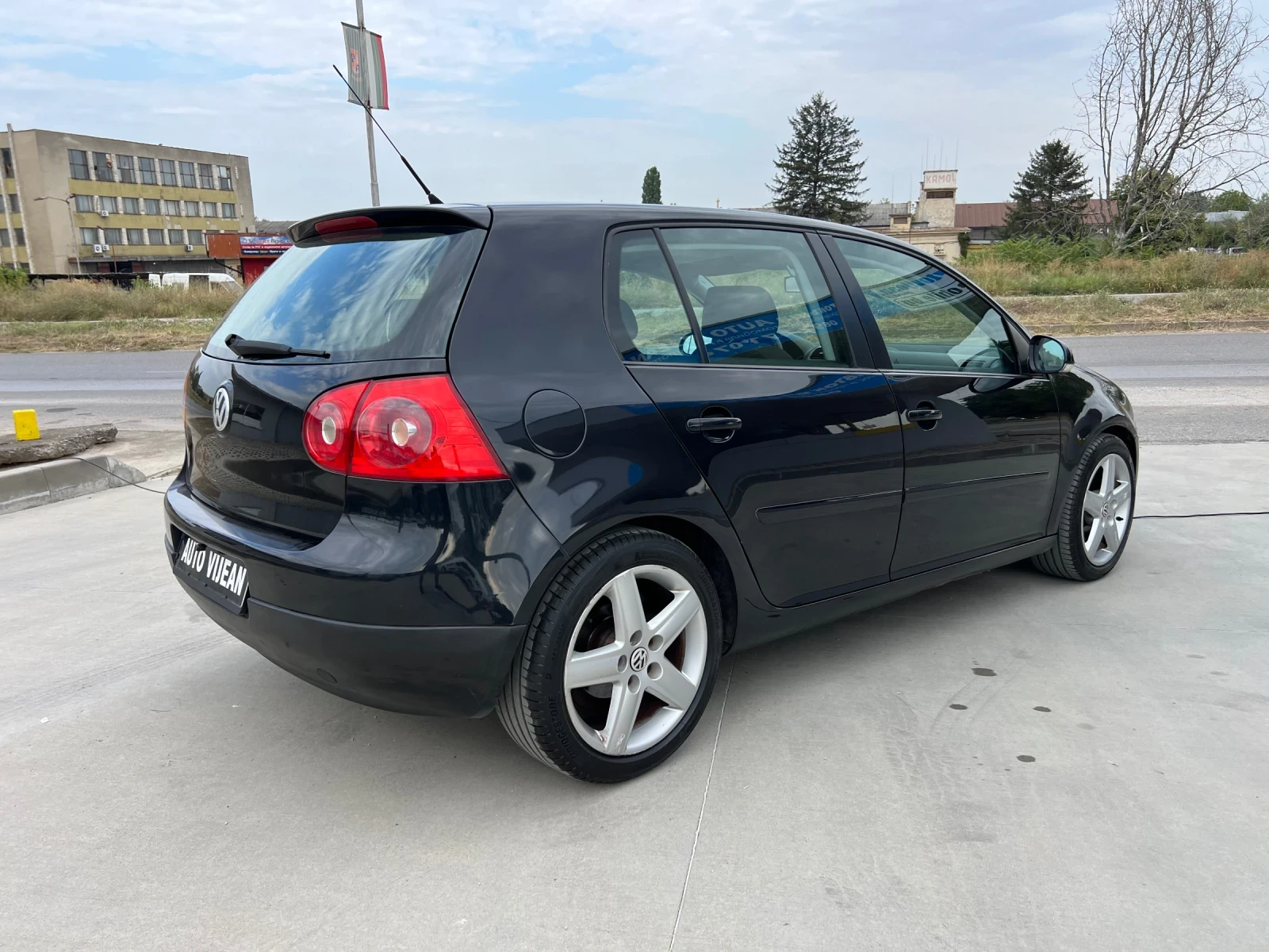 VW Golf 2.0-TDI-140к.с, снимка 4 - Автомобили и джипове - 55929289