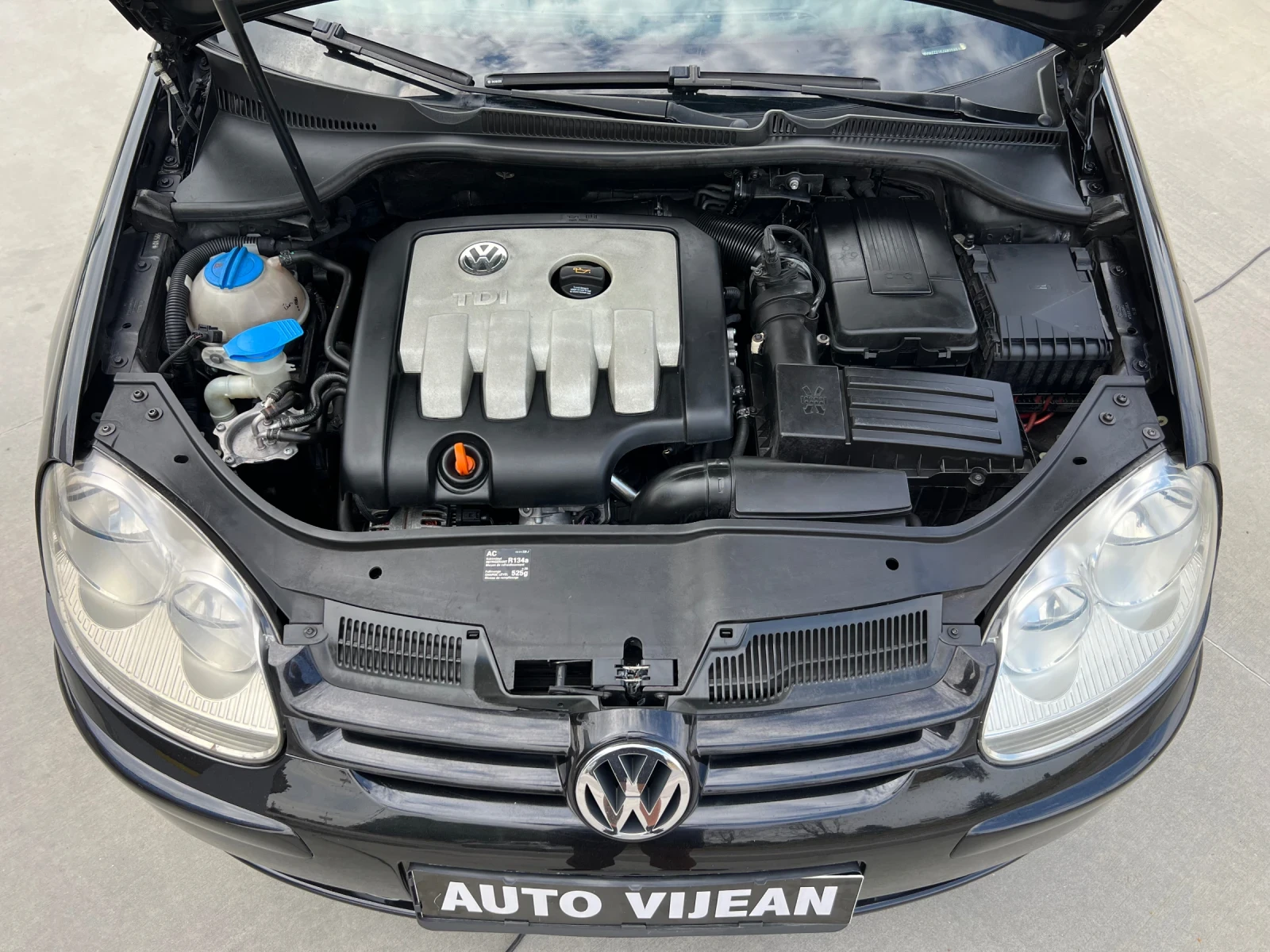 VW Golf 2.0-TDI-140к.с, снимка 15 - Автомобили и джипове - 55929289