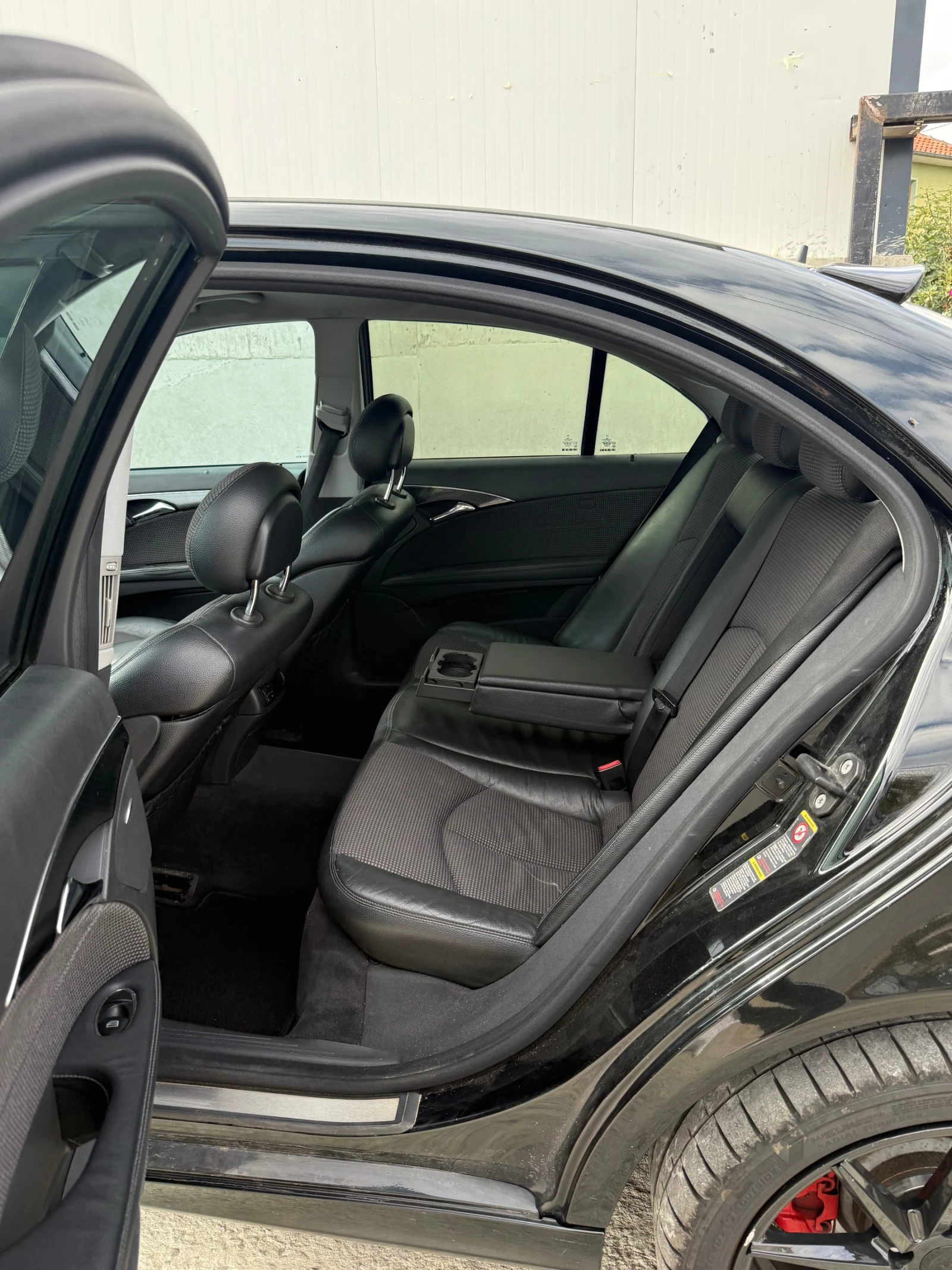 Mercedes-Benz E 280, снимка 12 - Автомобили и джипове - 56467560