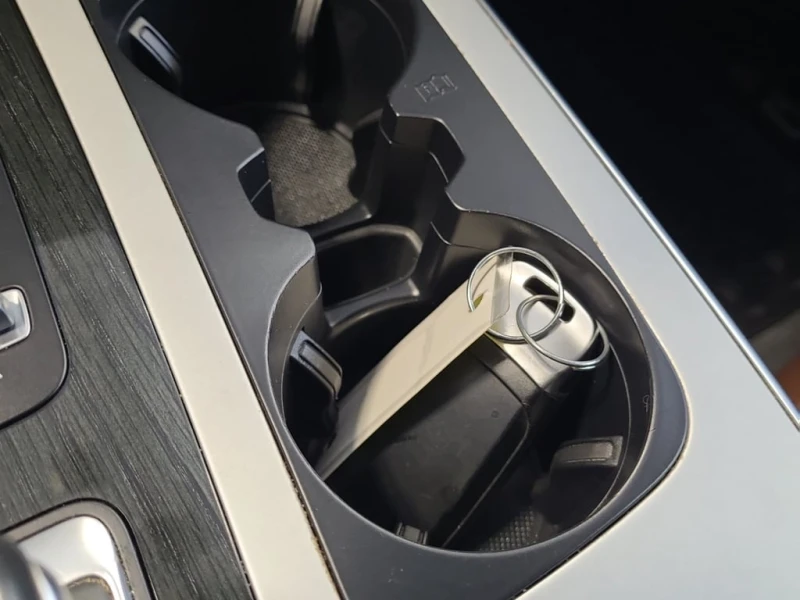 Audi Q7 * PREMIUM * CARFAX * ОПЦИЯ ЗА ФИНАНСИРАНЕ * , снимка 13 - Автомобили и джипове - 53257647