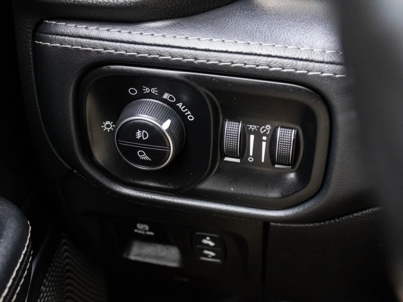 Dodge RAM 1500 * Limited* CARFAX * БЕЗ ПЪРВОНАЧАЛНА ВНОСКА, снимка 10 - Автомобили и джипове - 53259849