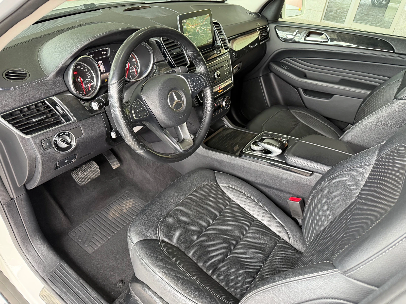 Mercedes-Benz GLE Coupe AMG * OBDUH* KeyLess* Cam360* BlindSpot* Podgrev* , снимка 10 - Автомобили и джипове - 54129238